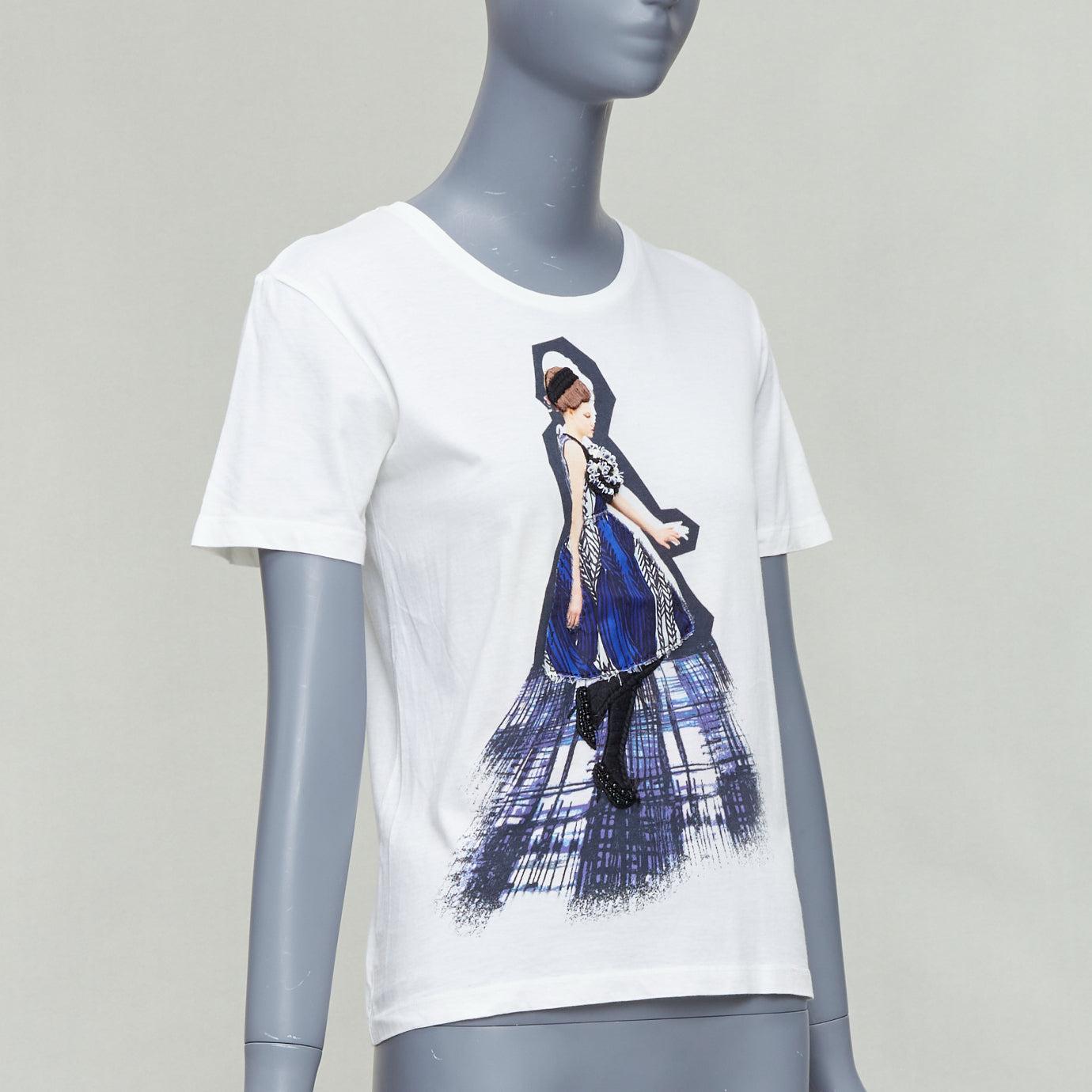 Gray PRADA 2010 blue black runway model applique cream cotton tshirt S For Sale