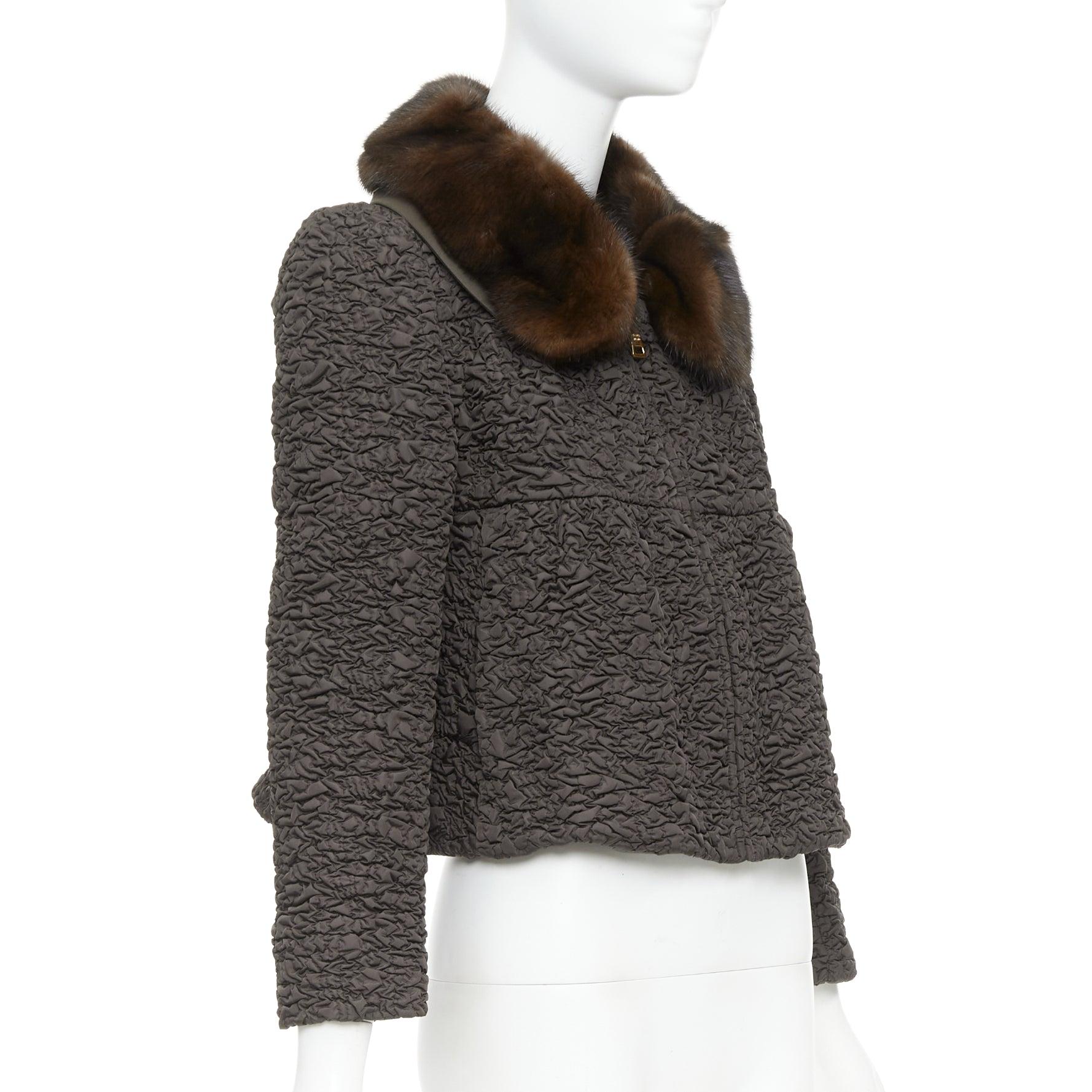 PRADA 2010 marrón visón cuello arrugado acolchado chaqueta manga abullonada IT40 S en Excelente estado para la venta en Hong Kong, NT