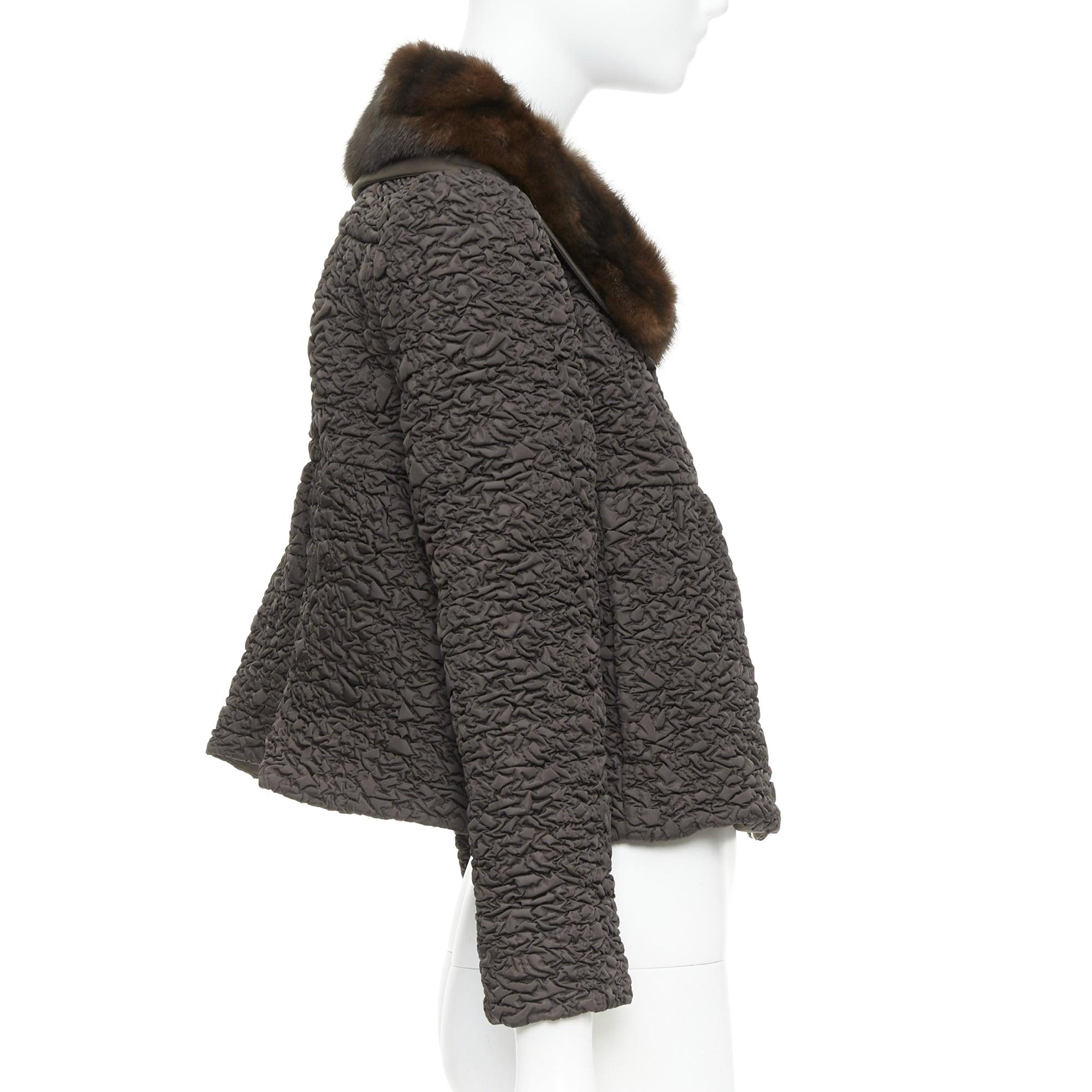 De las mujeres PRADA 2010 marrón visón cuello arrugado acolchado chaqueta manga abullonada IT40 S en venta