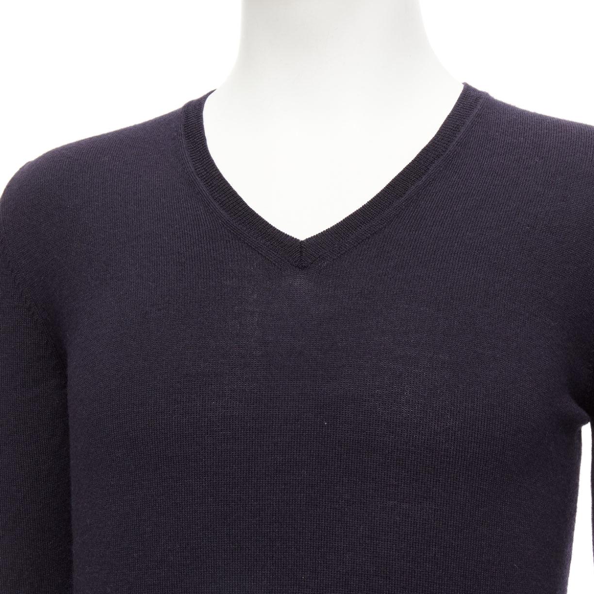 PRADA 2010 navy wool long sleeve V-neck classic sweater IT44 XS
Reference: MLCO/A00012
Brand: Prada
Designer: Miuccia Prada
Collection: 2010
Material: Wool
Color: Navy
Pattern: Solid
Closure: Pullover

CONDITION:
Condition: Very good, this item was