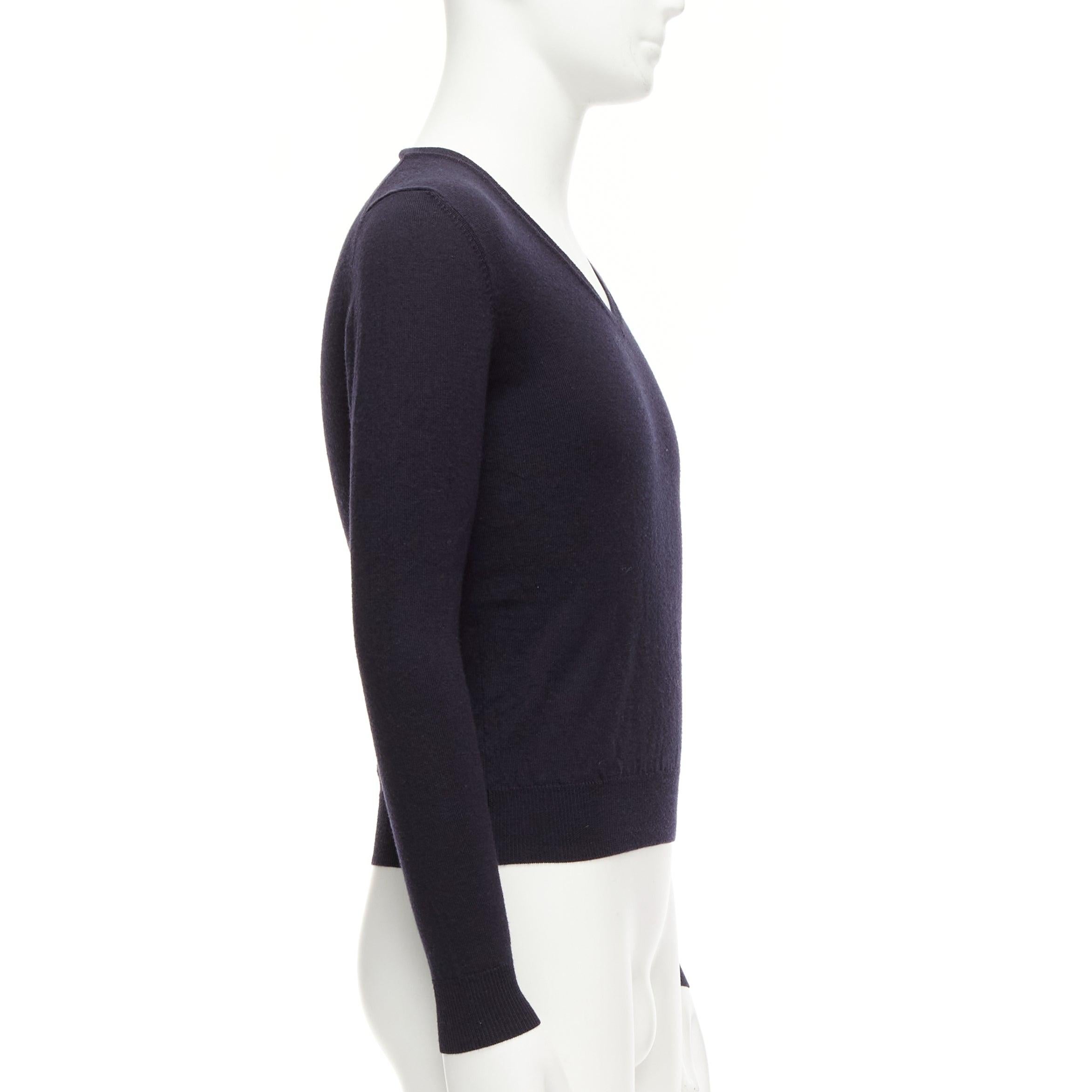 PRADA 2010 navy wool long sleeve V-neck classic sweater IT44 XS In Good Condition For Sale In Hong Kong, NT