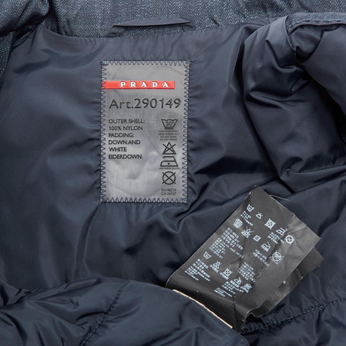 PRADA 2011 Giacca a sbuffo in tessuto denim navy con stampa a triangolo e logo IT38 XS in vendita 4