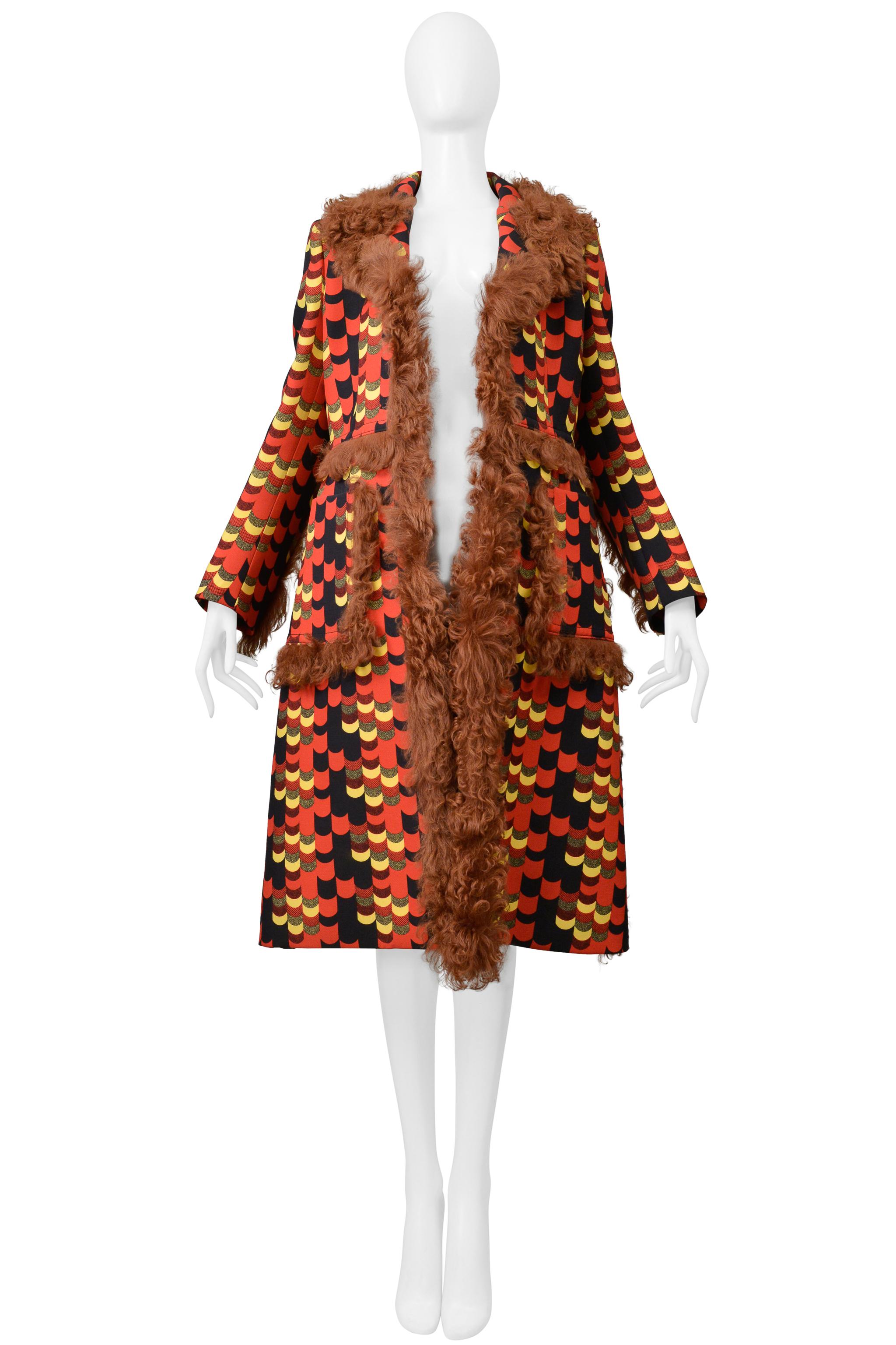 Prada 2014 Cappotto rosso con stampa grafica multicolore e finiture in shearling arancione in vendita 5