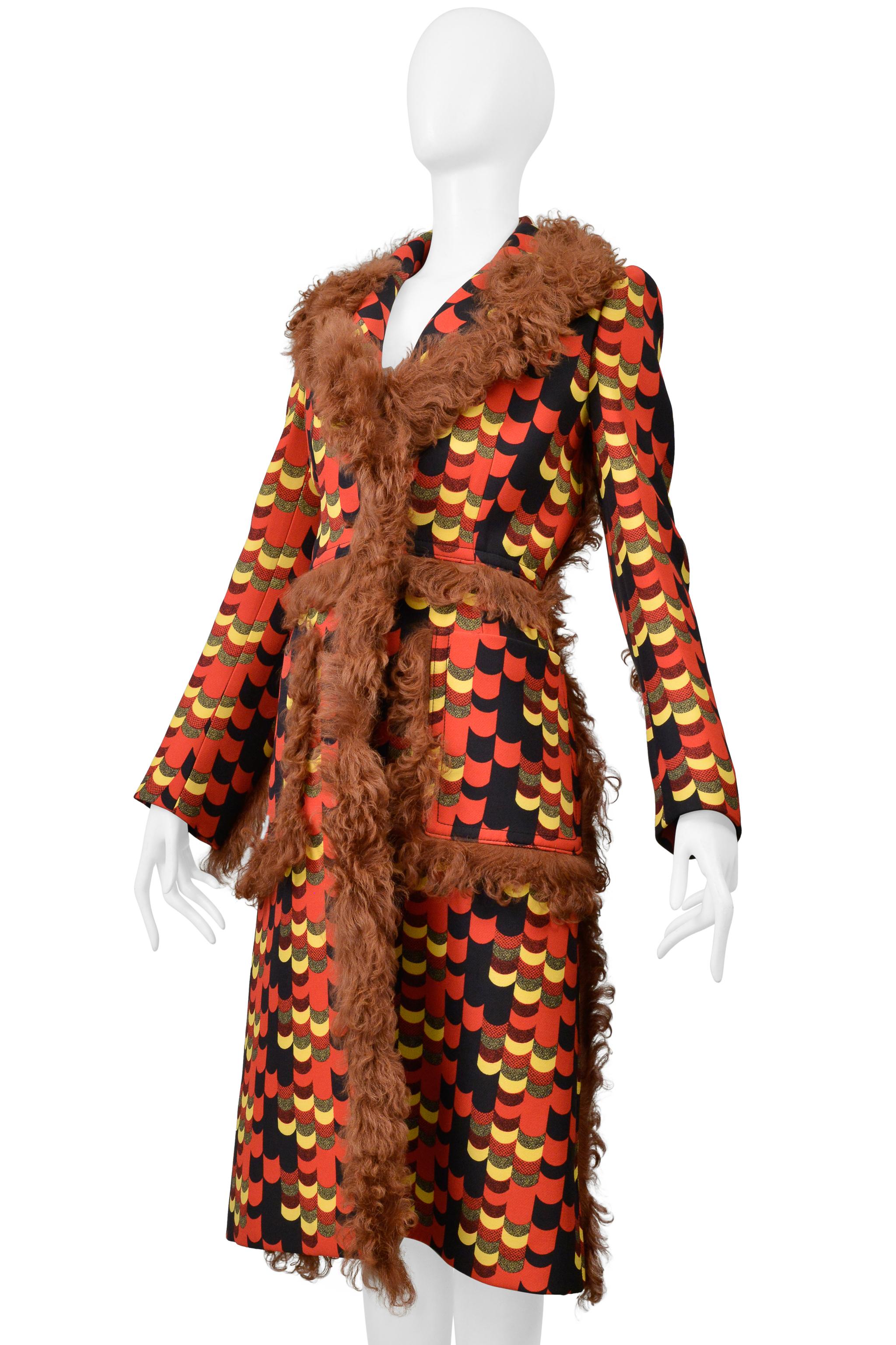 Marrone Prada 2014 Cappotto rosso con stampa grafica multicolore e finiture in shearling arancione in vendita