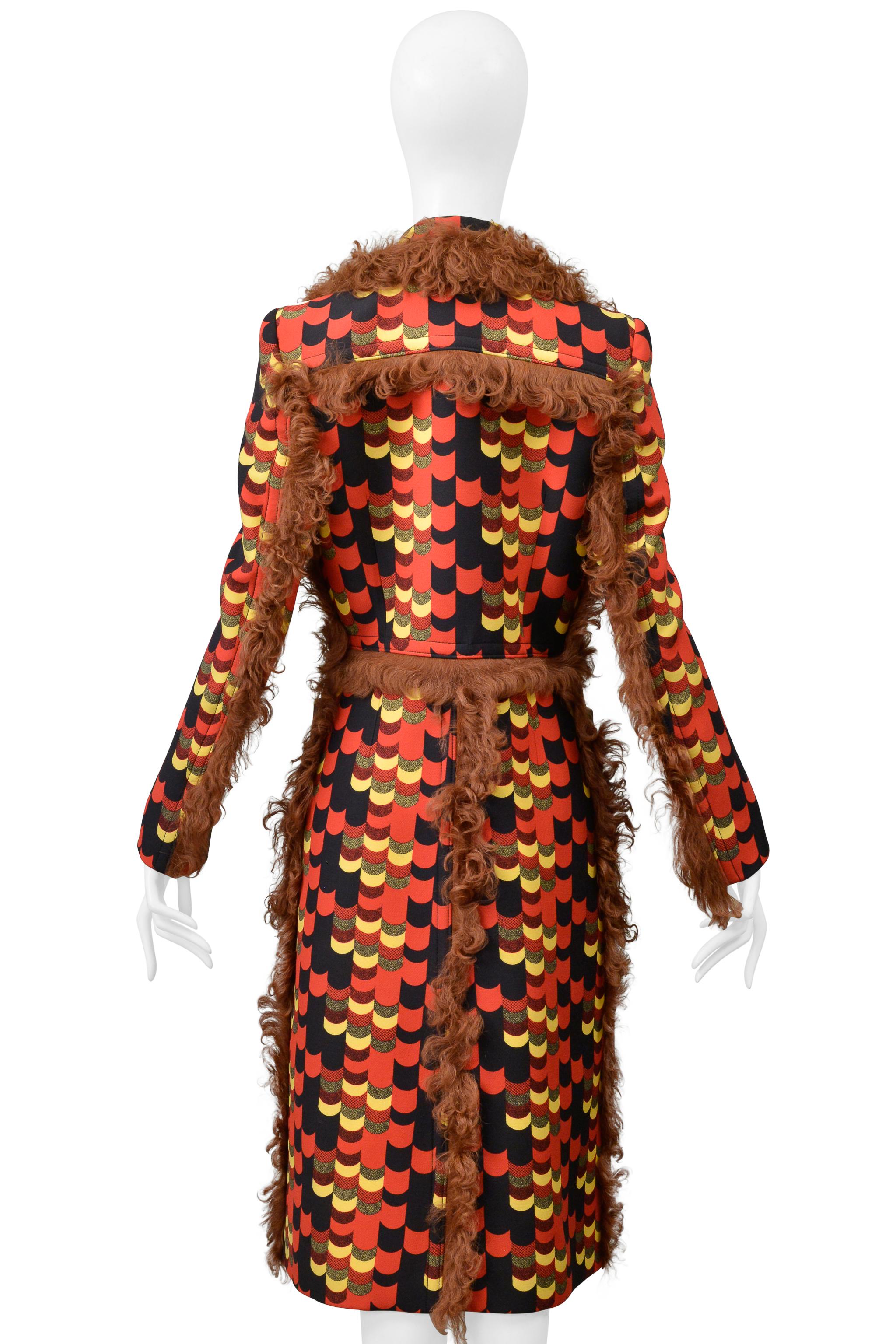Prada 2014 Cappotto rosso con stampa grafica multicolore e finiture in shearling arancione in vendita 1