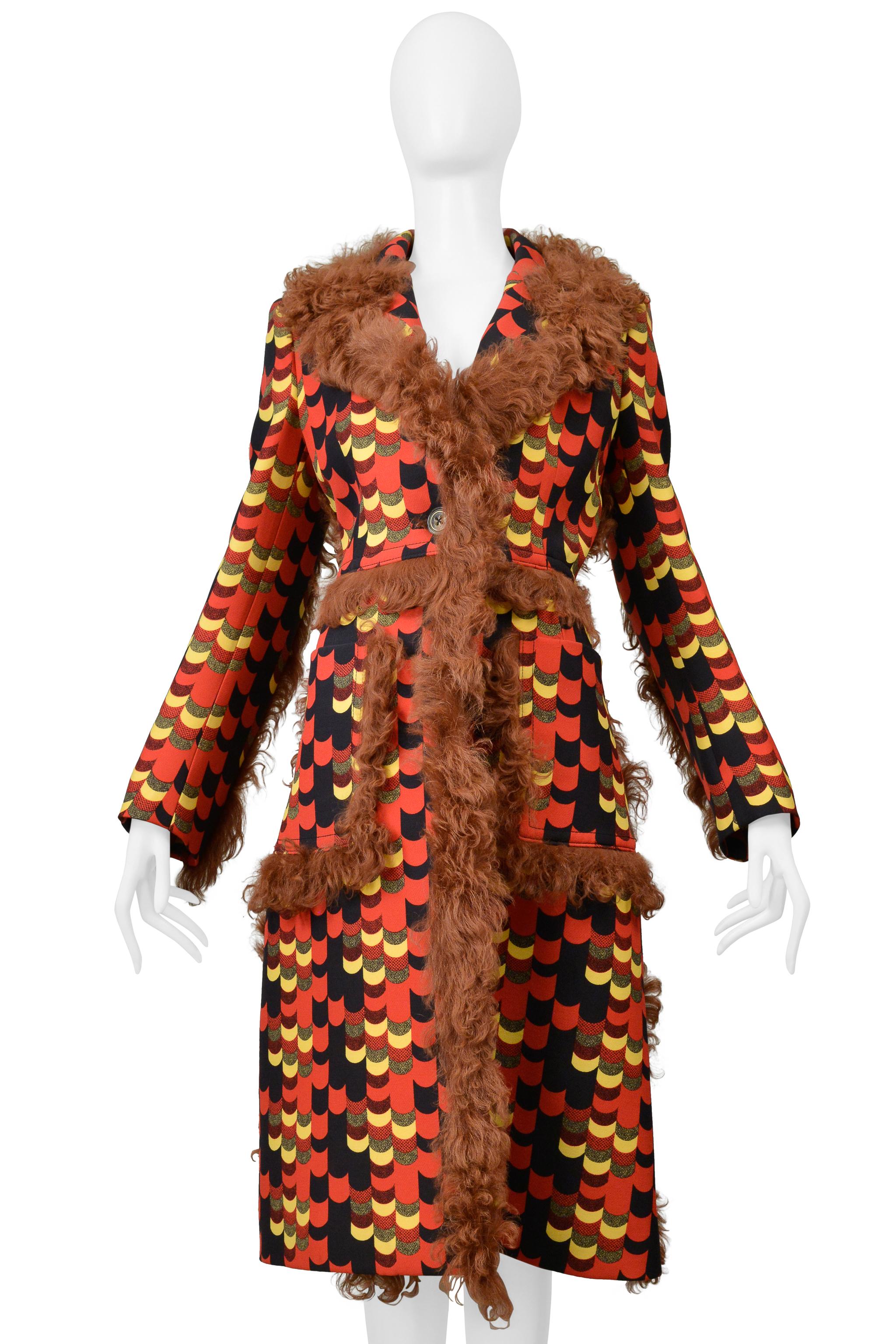 Prada 2014 Cappotto rosso con stampa grafica multicolore e finiture in shearling arancione in vendita 2