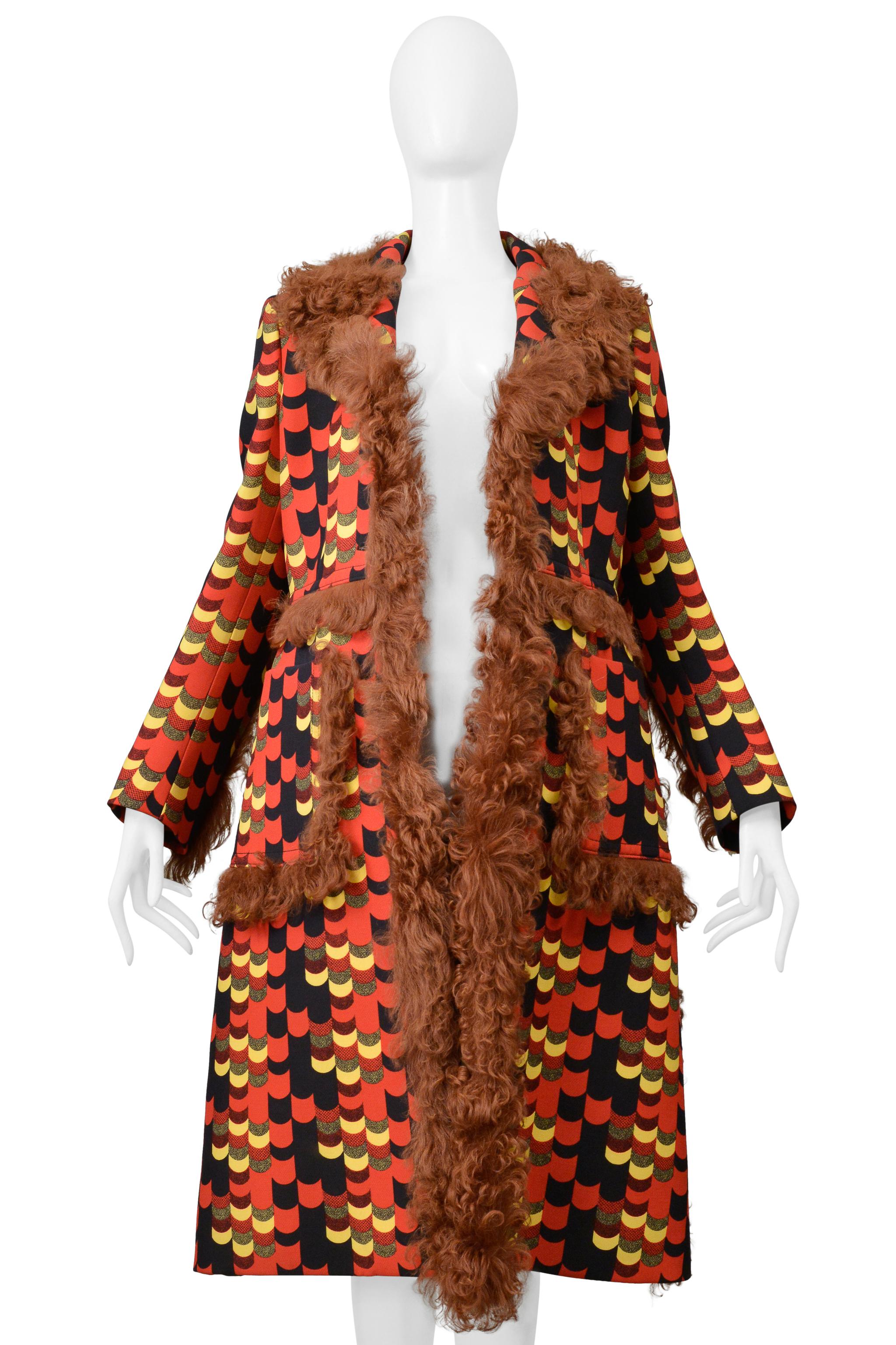 Prada 2014 Cappotto rosso con stampa grafica multicolore e finiture in shearling arancione in vendita 4