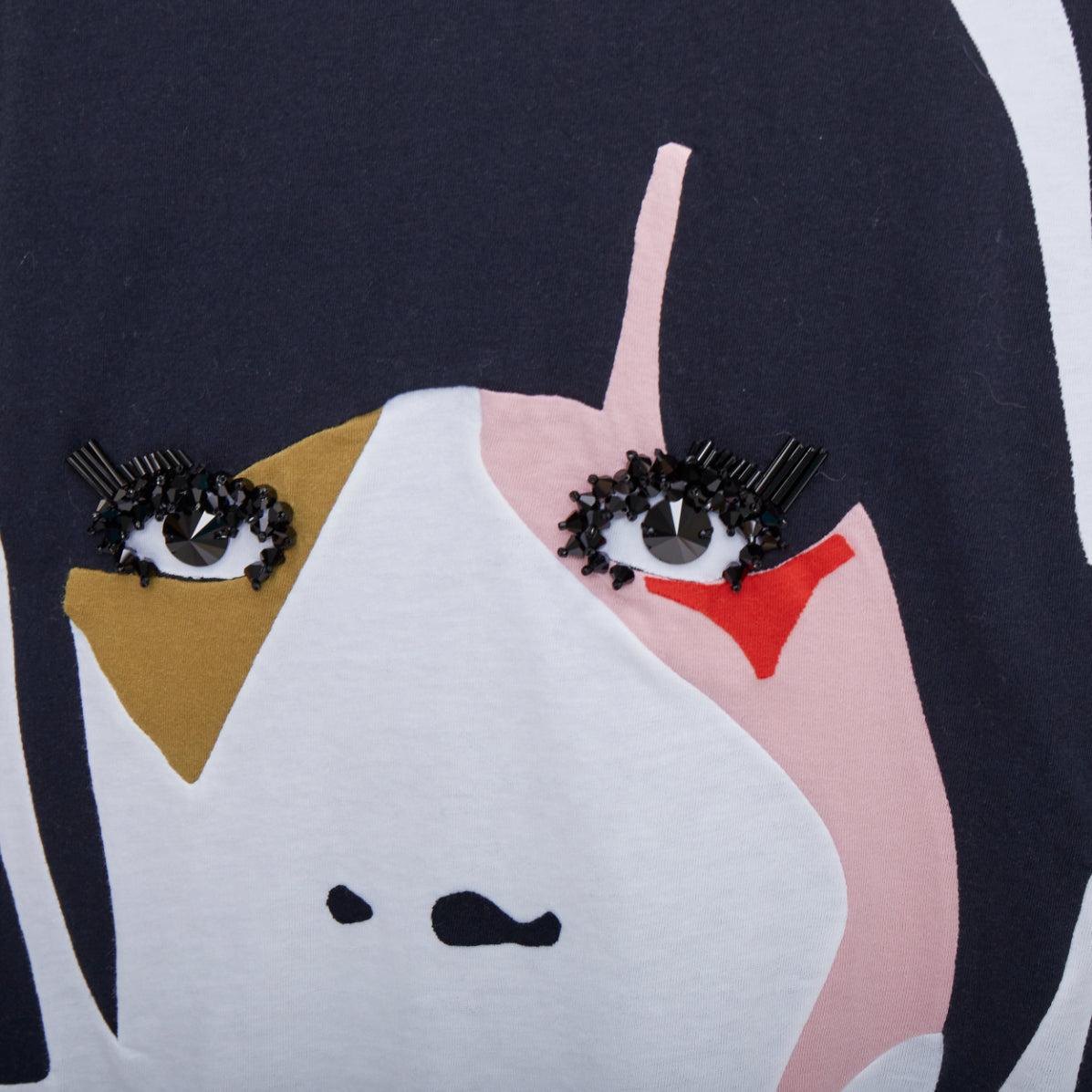 PRADA 2014 rojo amarillo azul arco iris pestañas cara camiseta algodón S
Referencia: CNLE/A00449
Marca: Prada
Diseñador: Miuccia Prada
Colección: 2014
Material: Algodón
Color: Blanco, Multicolor
Cierre: Pullover
Detalles adicionales: Adorno de
