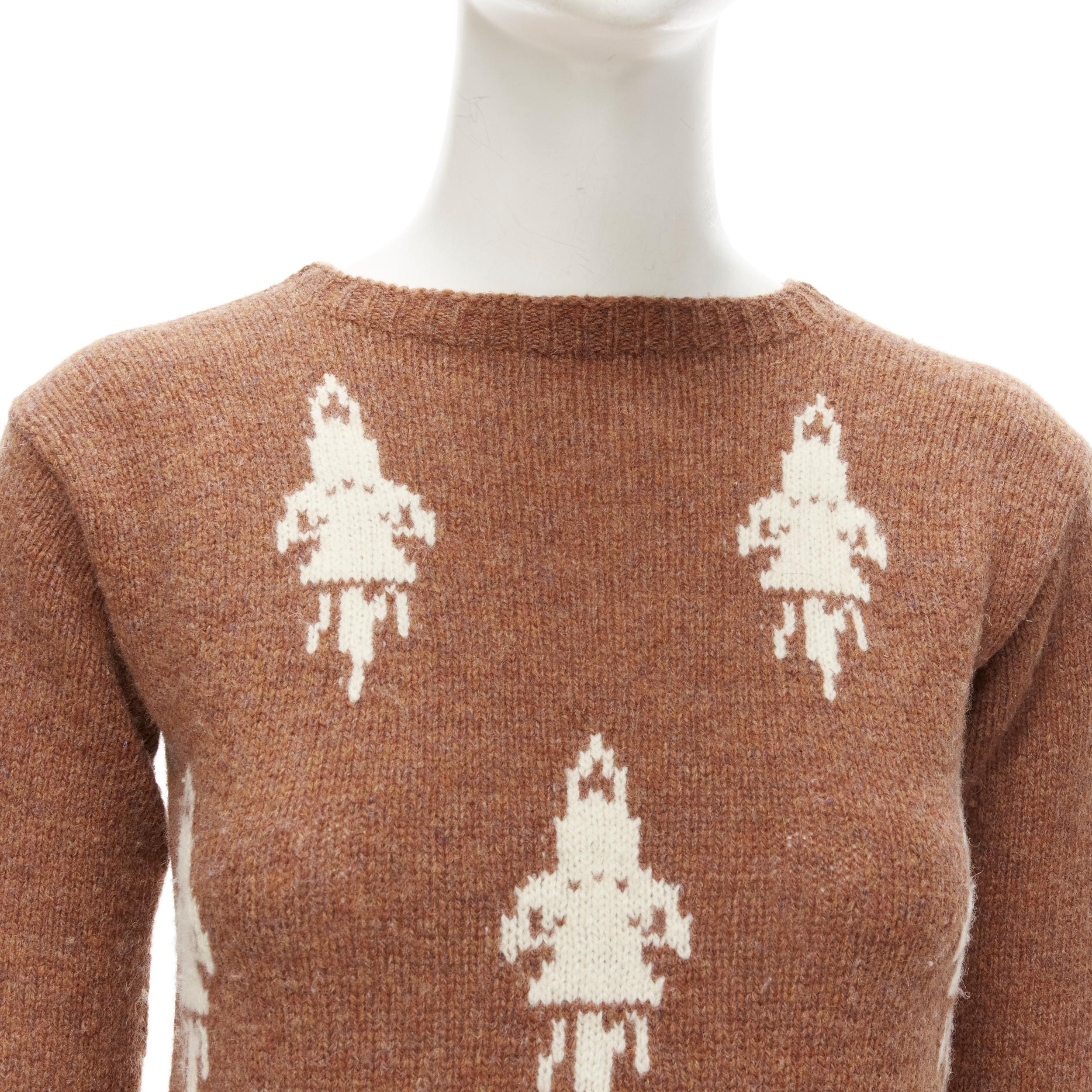 PRADA 2015 100% shetland wool brown rocket intarsia sweater IT36 XXS
Reference: TGAS/C01714
Brand: Prada
Designer: Miuccia Prada
Collection: 2015
Material: Wool
Color: Brown
Pattern: Abstract
Closure: Pullover
Made in: Italy

CONDITION:
Condition: