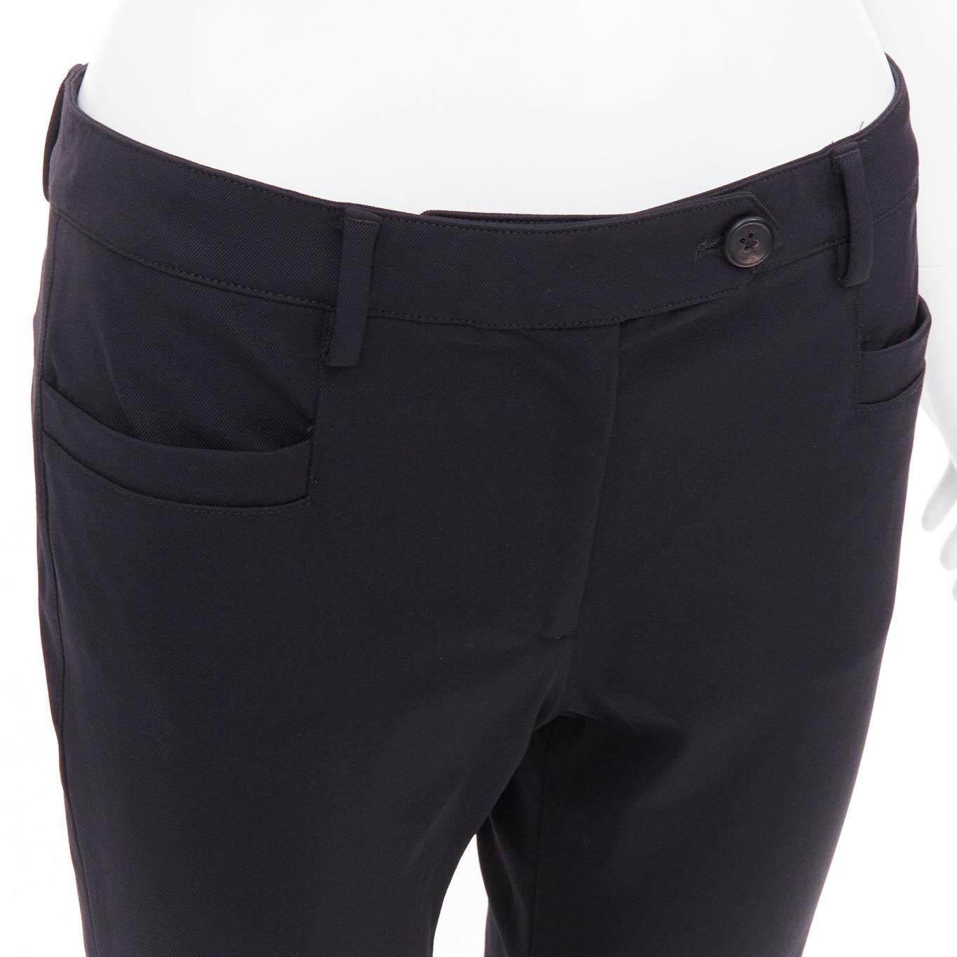 PRADA 2015 schwarzer Twill horizontale Taschen konisch zulaufende Hose IT40 S
Referenz: GEGG/A00006
Marke: Prada
Designer: Miuccia Prada
Collection'S: 2015
MATERIAL: Polyamid, Gemisch
Farbe: Schwarz
Muster: Solide
Verschluss: Zip Fly
Zusätzliche