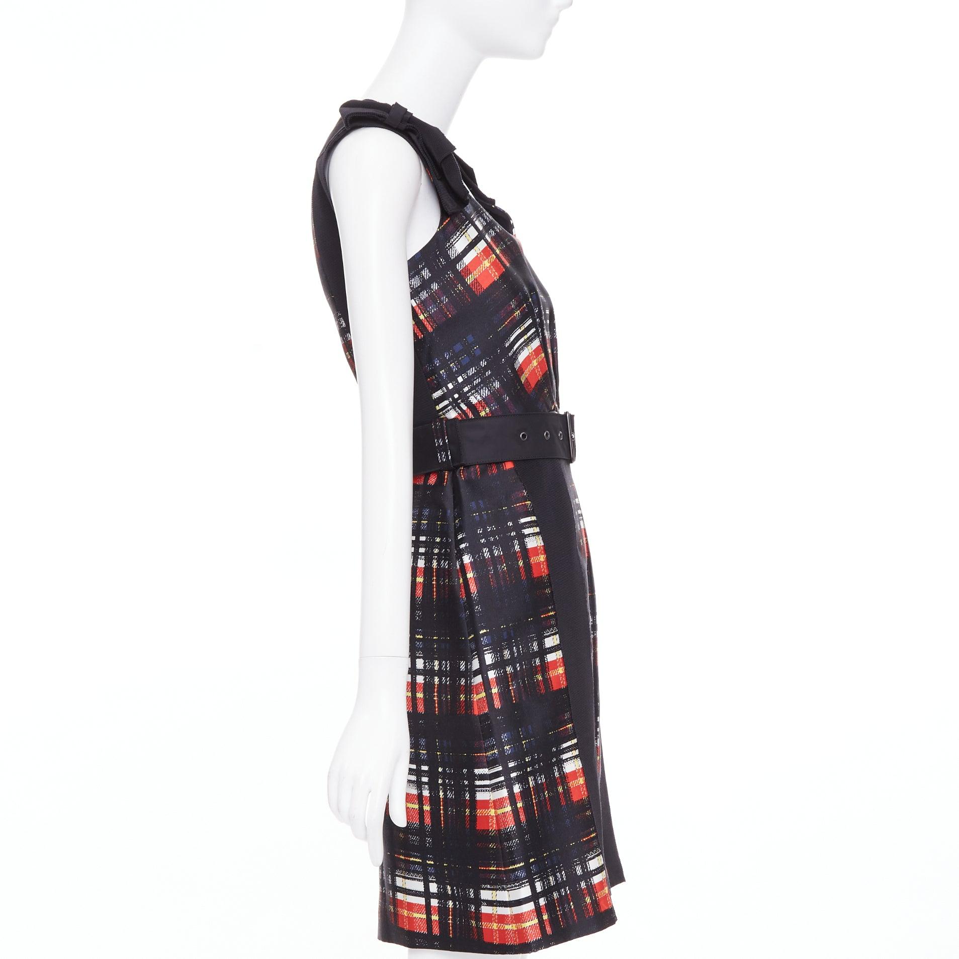 PRADA 2015 Runway Vampire noir rouge laine soie nœud épaule robe ceinturée IT38 XS. Excellent état - En vente à Hong Kong, NT