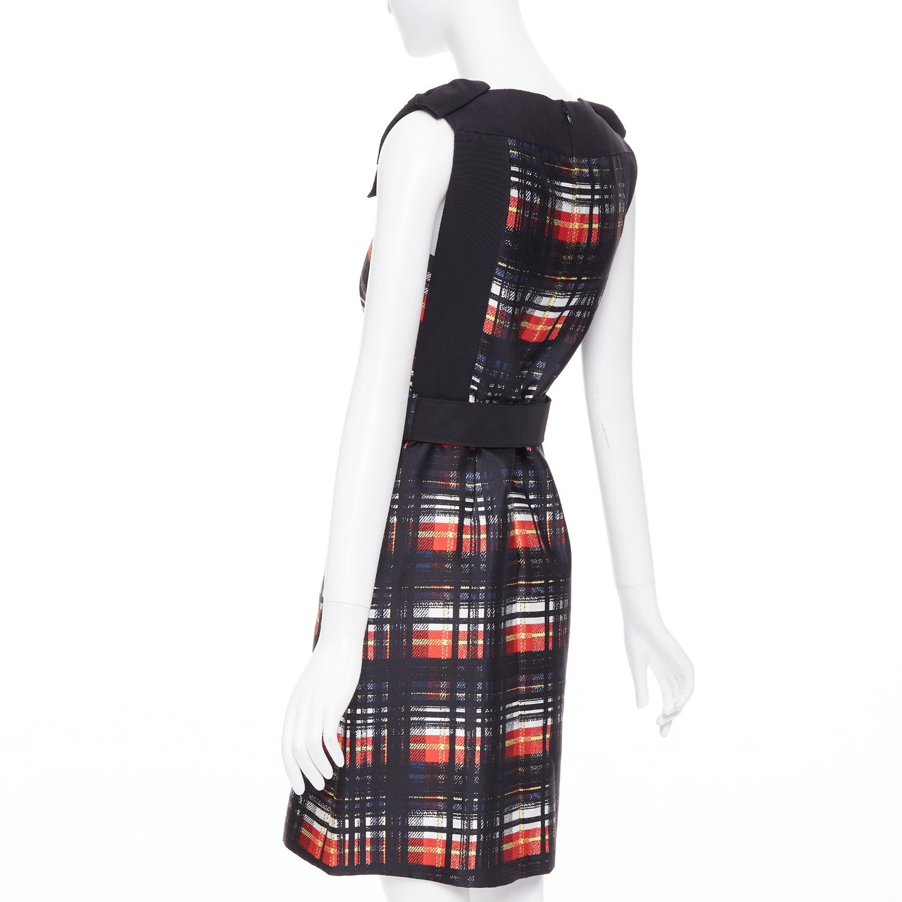 PRADA 2015 Runway Vampire noir rouge laine soie nœud épaule robe ceinturée IT38 XS. en vente 1