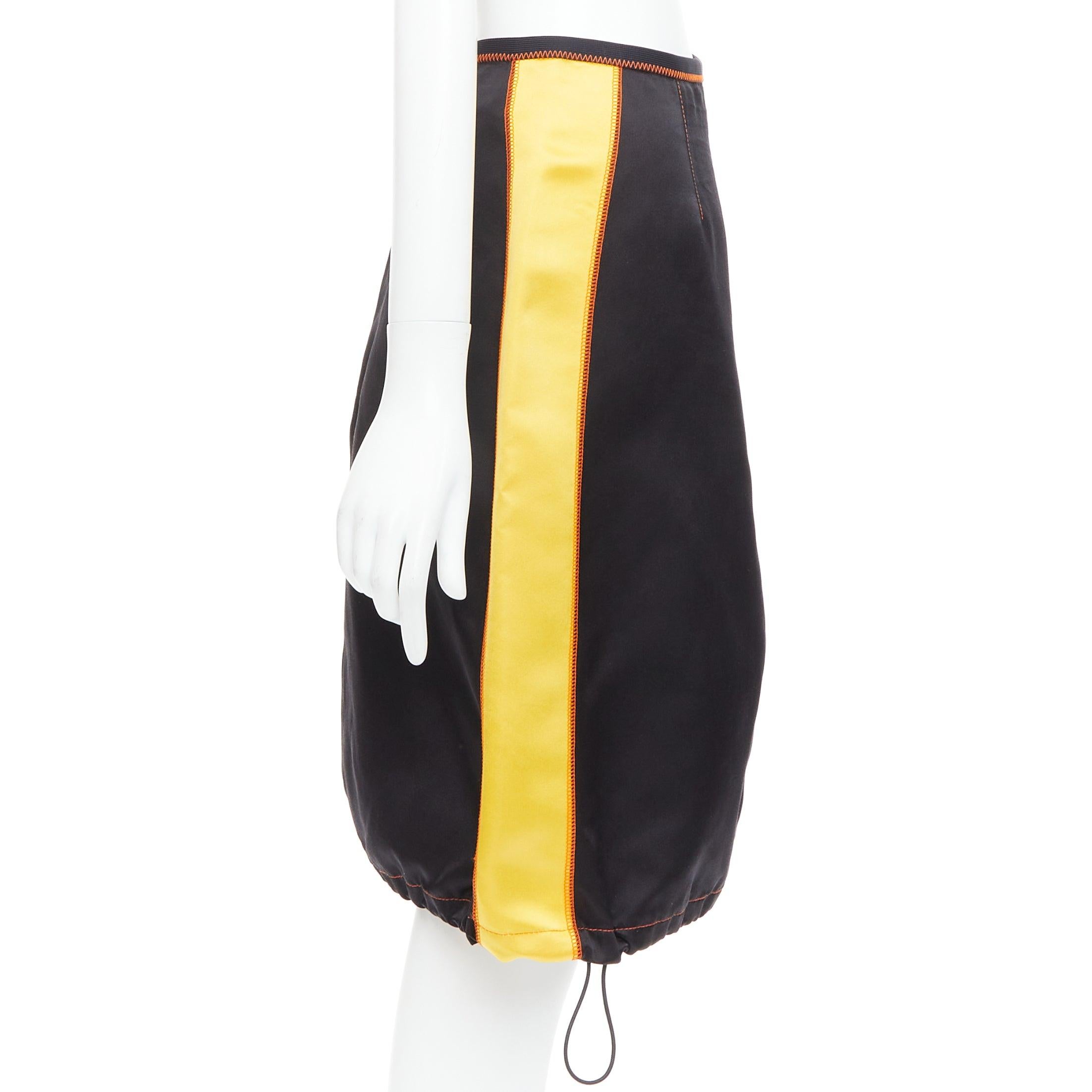 PRADA 2016 100% soie  jupe à ourlet coulissant noir et jaune IT38 XS Bon état - En vente à Hong Kong, NT