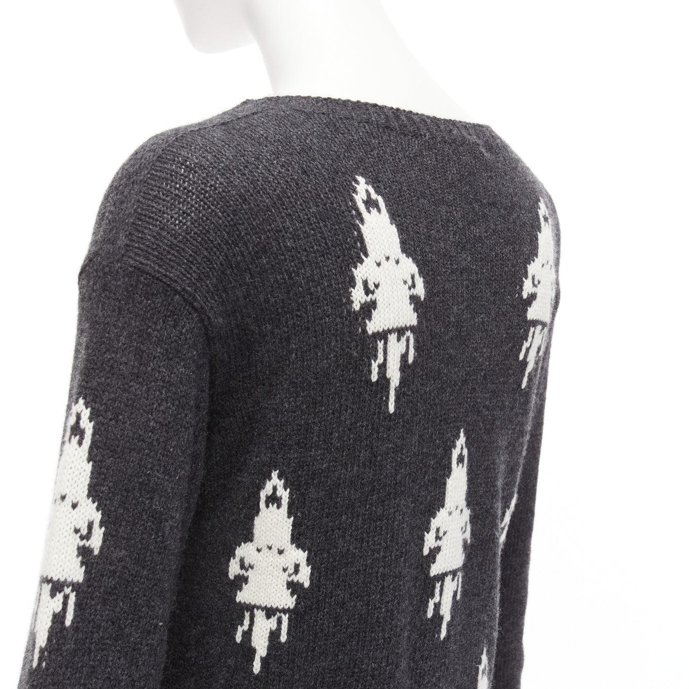 PRADA 2016 Grau Cremefarbener langärmeliger bateau-Pullover mit Rocket-Intarsien IT42 M im Angebot 2