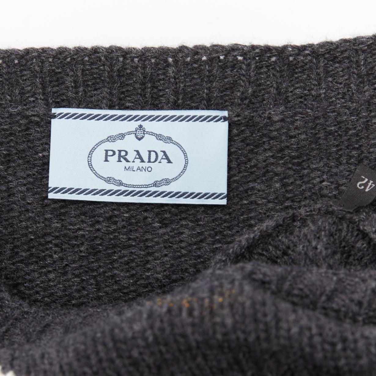 PRADA 2016 Grau Cremefarbener langärmeliger bateau-Pullover mit Rocket-Intarsien IT42 M im Angebot 3