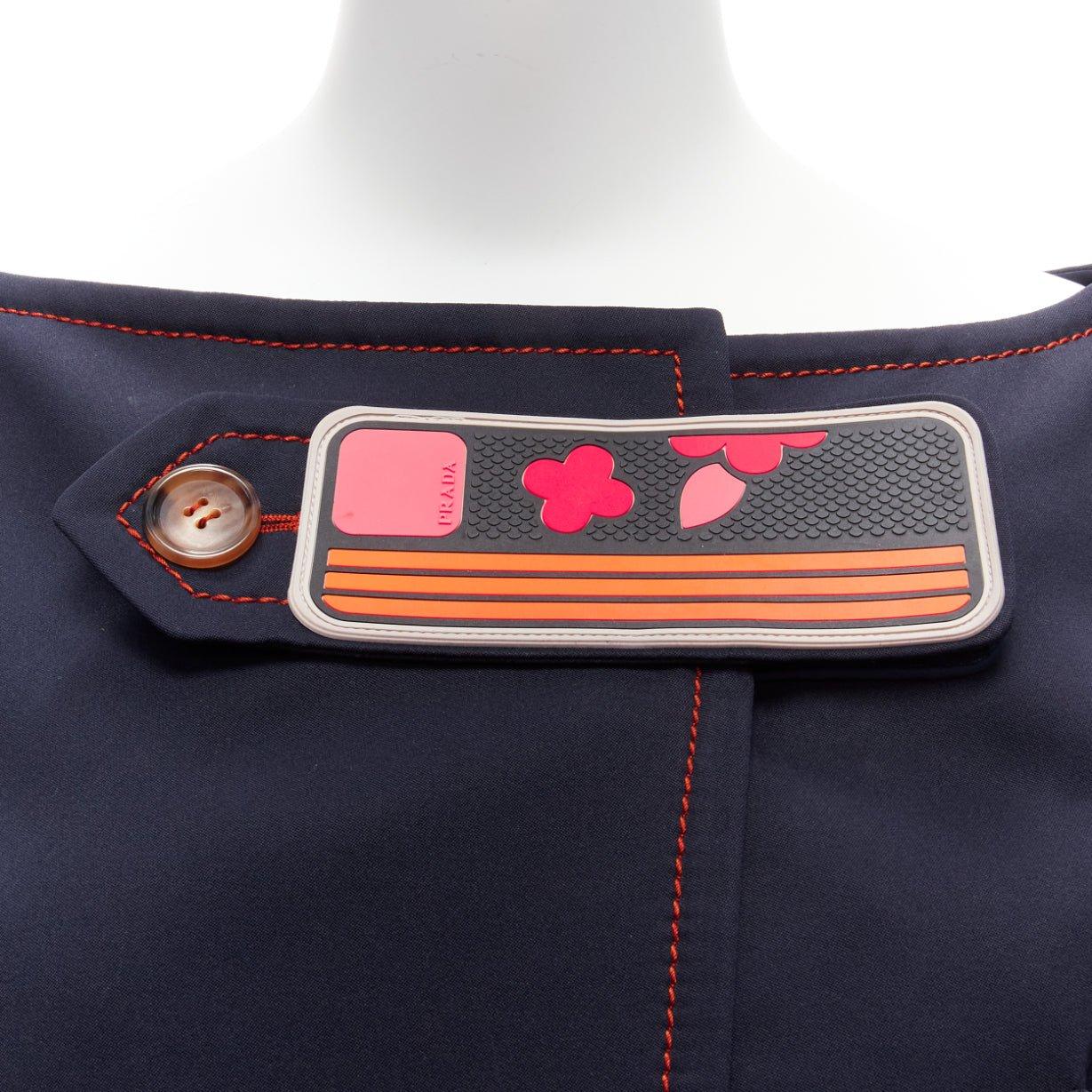 PRADA 2017 orange pink logo rubber patch navy bateau cropped jacket IT40 S
Reference: TGAS/D00618
Brand: Prada
Designer: Miuccia Prada
Collection: SS 2017
Material: Polyester
Color: Navy, Multicolour
Pattern: Solid
Closure: Magic Tape
Lining: Navy