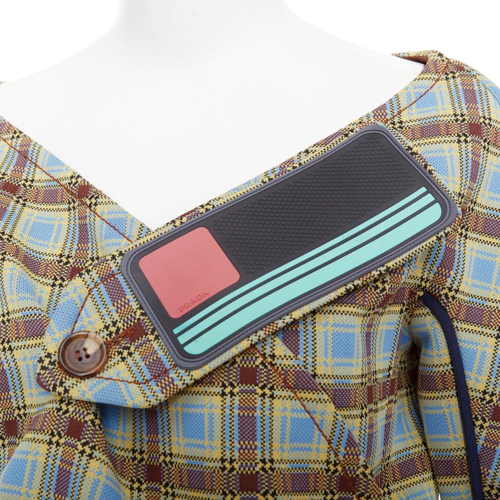 PRADA 2017 Runway blue green check patch drape collar jacket IT38 XS
Reference: MECG/A00210
Brand: Prada
Designer: Miuccia Prada
Collection: SS 2017 - Runway
Material: Fabric
Color: Green, Blue
Pattern: Checkered
Closure: Magic Tape
Lining: Brown