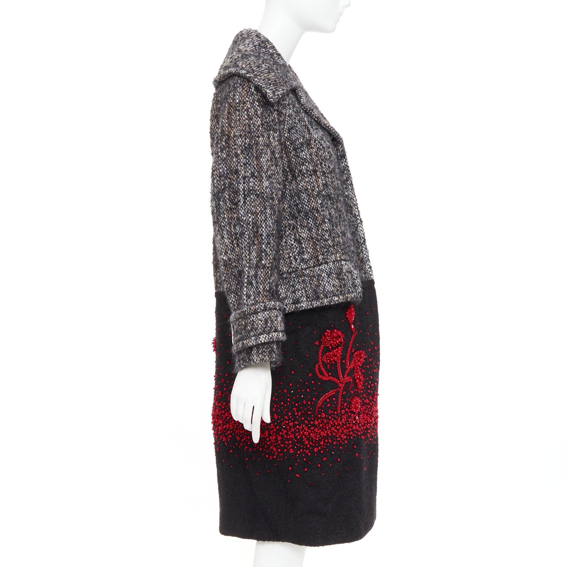 Donna PRADA 2017 cappotto lungo in tweed di lana maculato con perline rosse IT38 XS in vendita