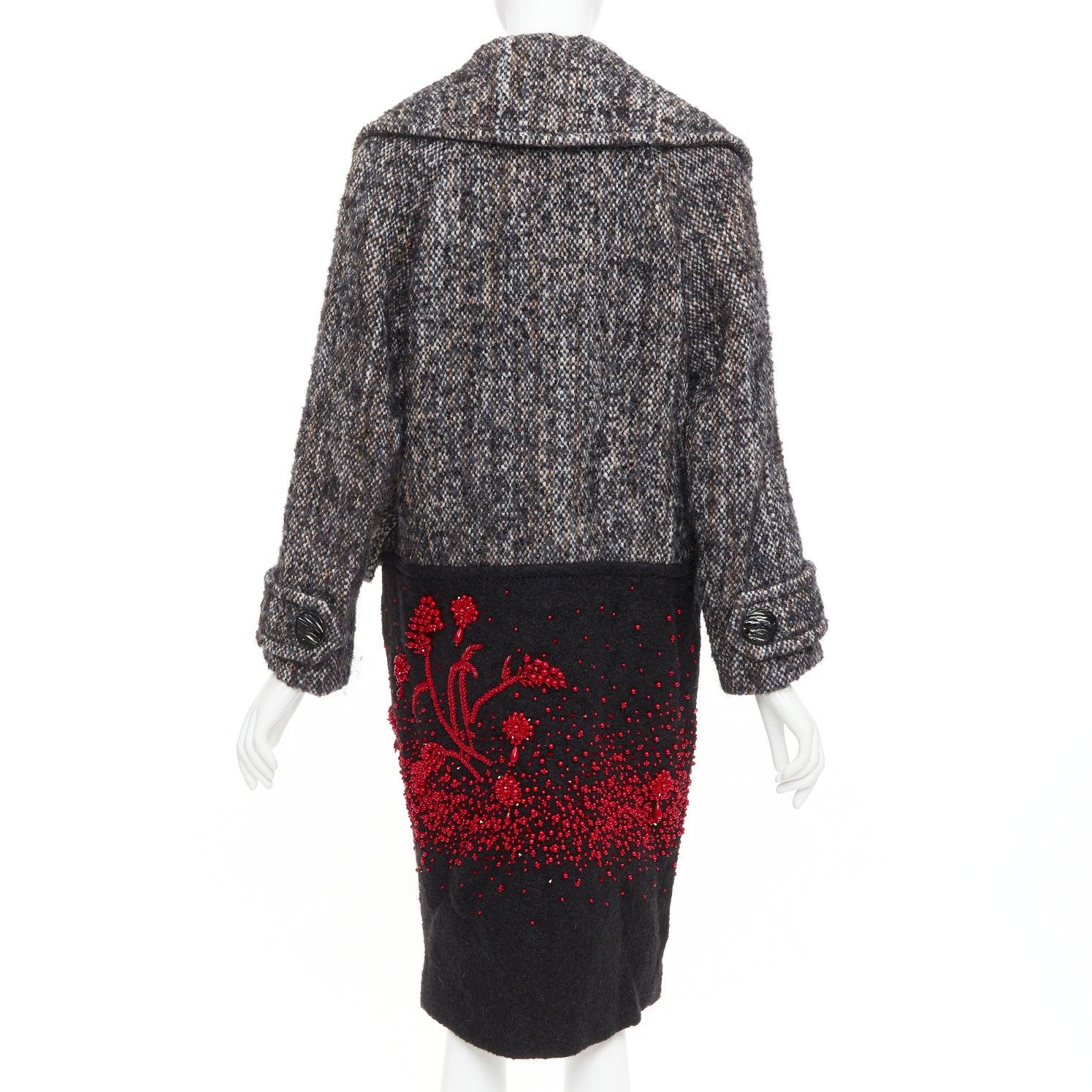 PRADA 2017 cappotto lungo in tweed di lana maculato con perline rosse IT38 XS in vendita 1