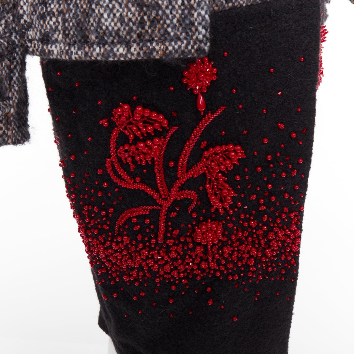 PRADA 2017 cappotto lungo in tweed di lana maculato con perline rosse IT38 XS in vendita 4