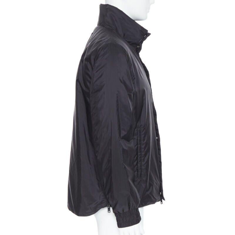 Men's PRADA 2018 black nylon triangle rubber logo detail padded jacket IT50 L For Sale