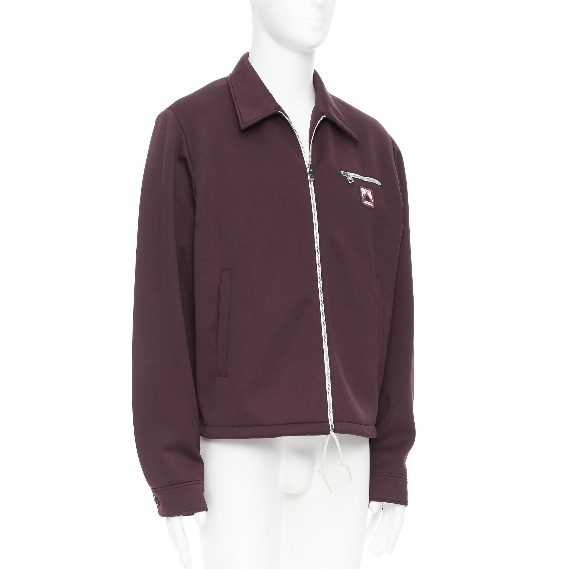 PRADA 2018 Burgunderrote sportliche Gummijacke mit Reißverschluss und Kragen IT50 L (Schwarz) im Angebot