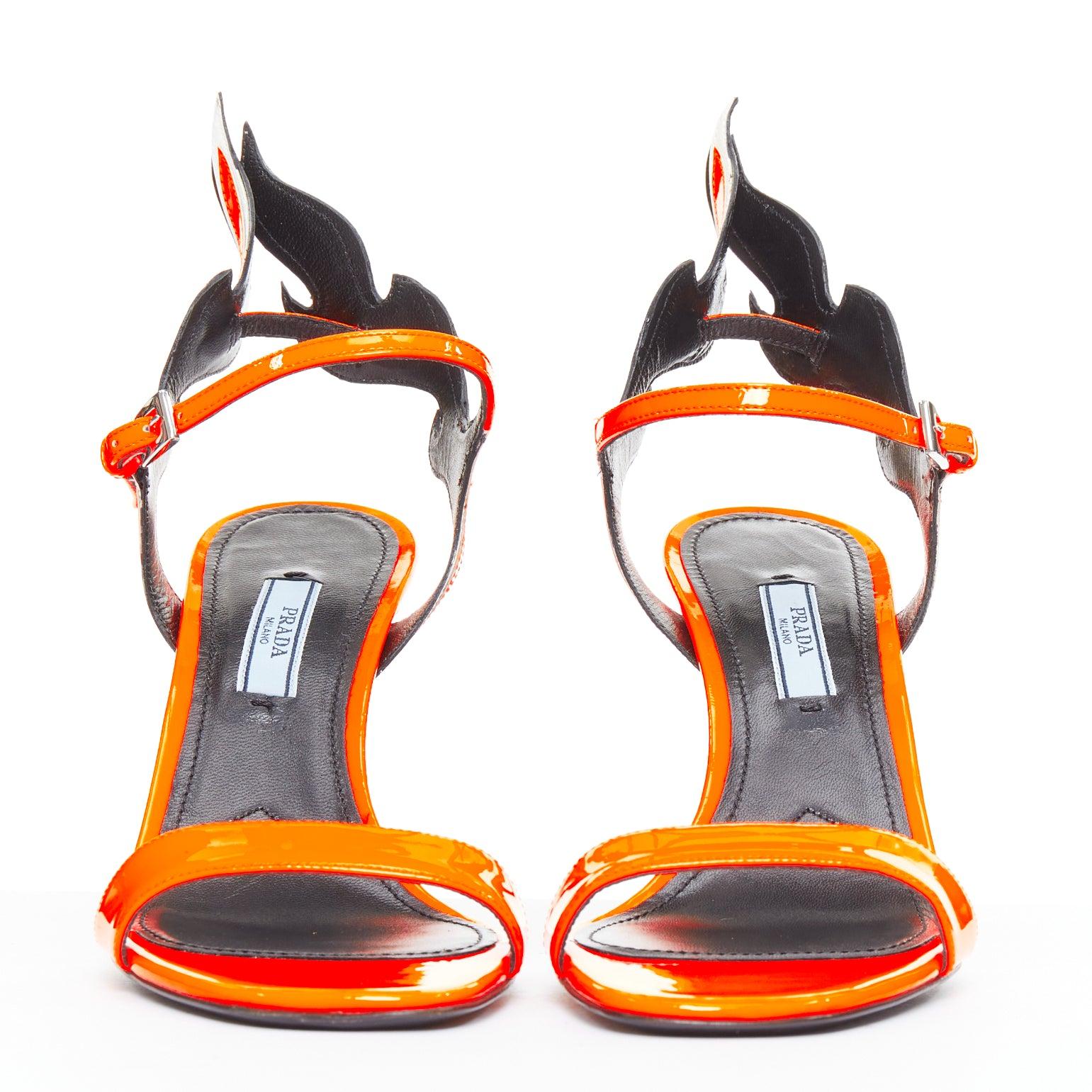 PRADA 2018 Sandalo con tacco medio Fire in vernice arancione brillante EU36.5 In condizioni Nuovo in vendita a Hong Kong, NT