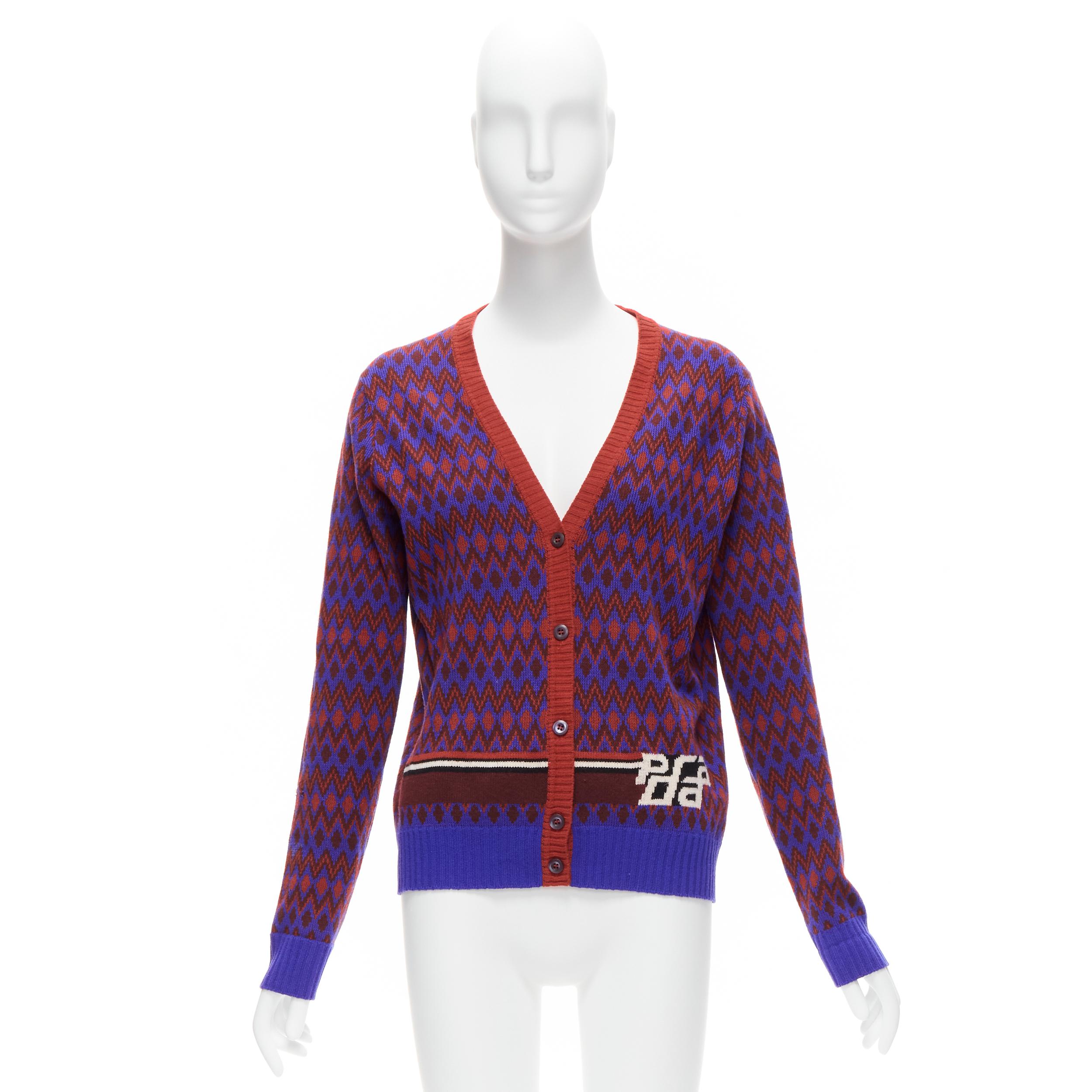 PRADA - Cardigan en laine cachemire violet à chevrons avec logo de course et intarsia, taille IT 38 XS, 2018 en vente 6
