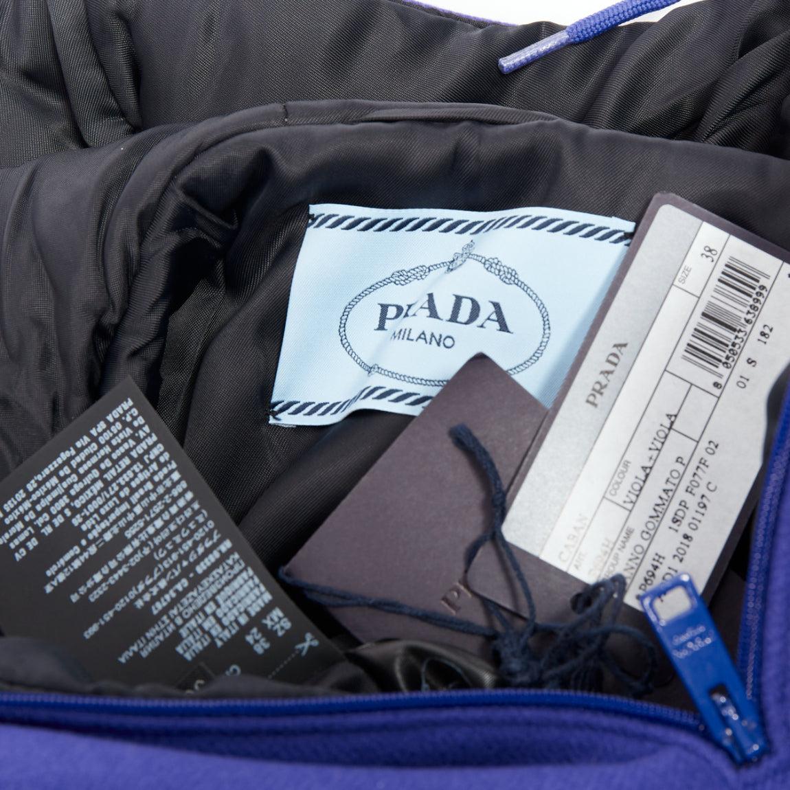 PRADA 2018 Runway pull à capuche en laine vierge bleue à ourlet laqué IT38 XSS en vente 3