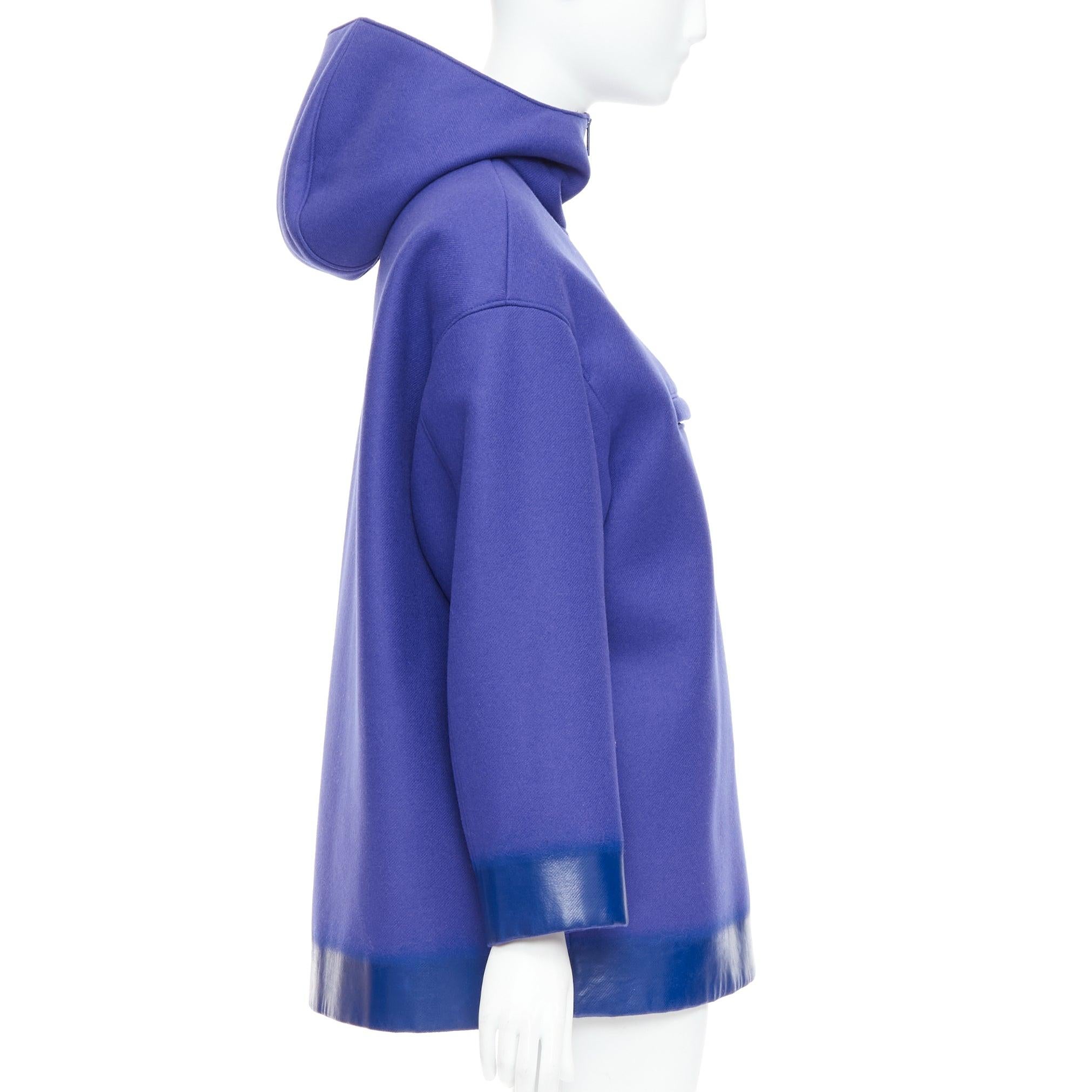 PRADA 2018 Runway blue virgin wool lacqured hem popover hoodie IT42 M Neuf - En vente à Hong Kong, NT