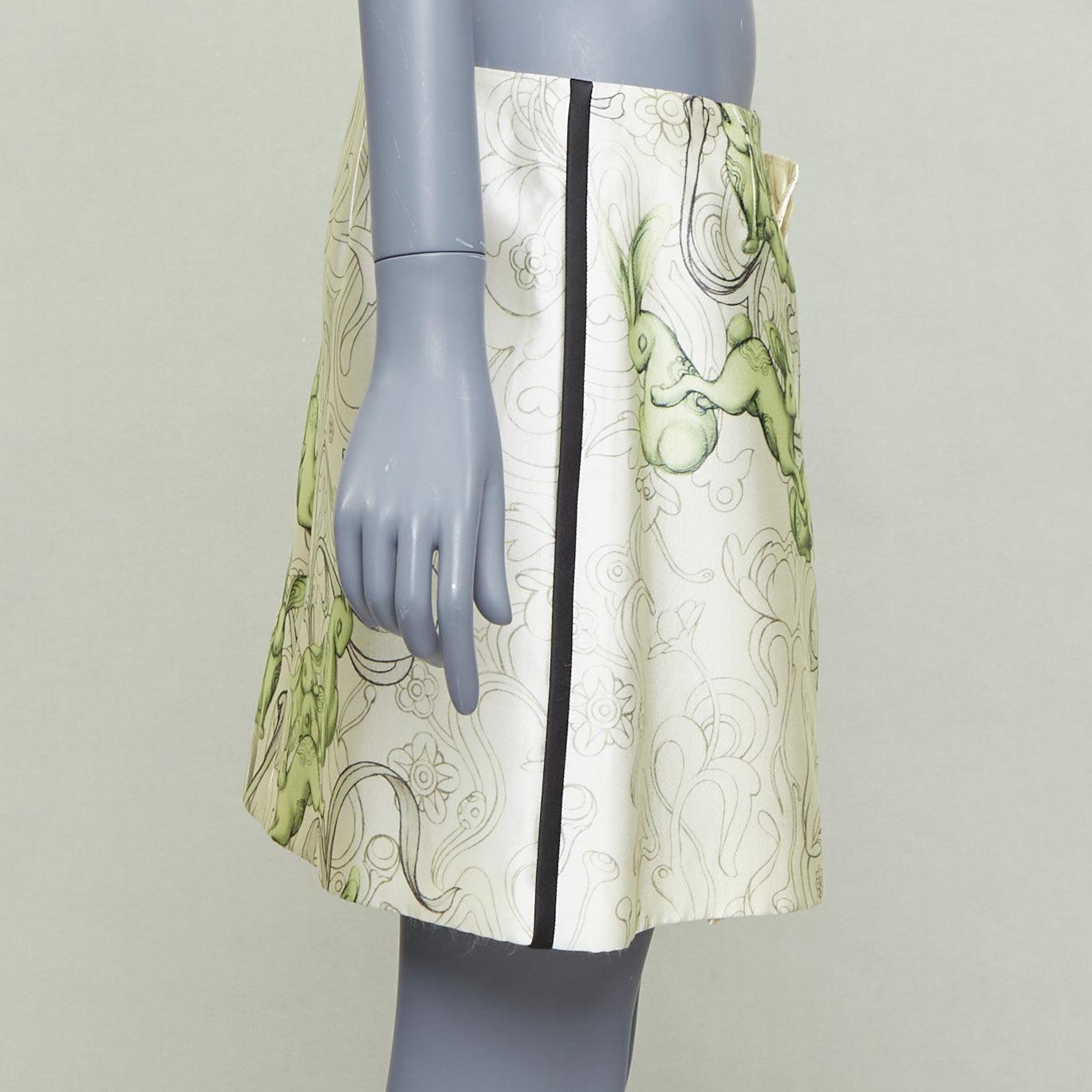 PRADA 2018 Laufsteg James Jean Feen-Print Gummilasche Wickelrock IT42 M im Zustand „Gut“ im Angebot in Hong Kong, NT