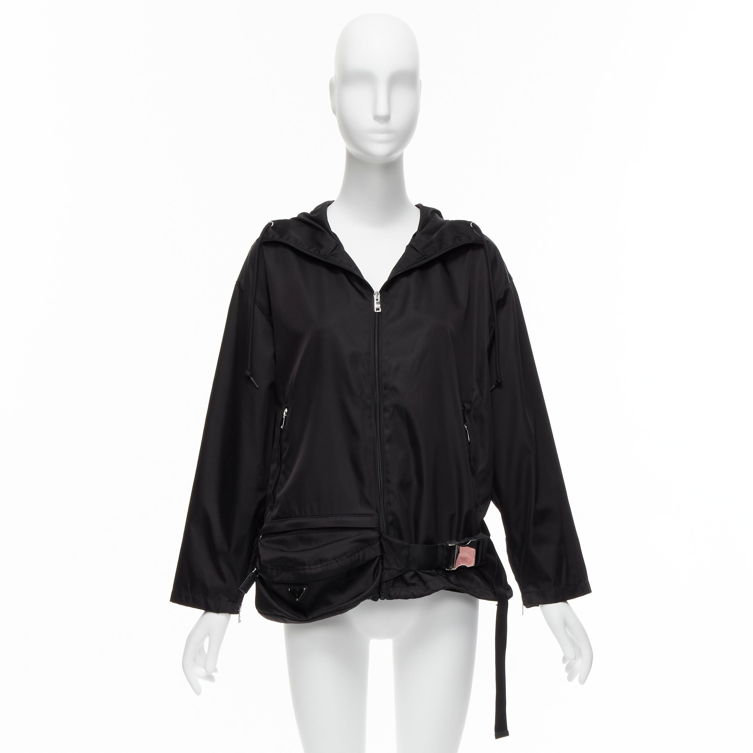 Prada 2019 giacca a vento con cappuccio in nylon nero con logo a triangolo IT36 XS in vendita 6