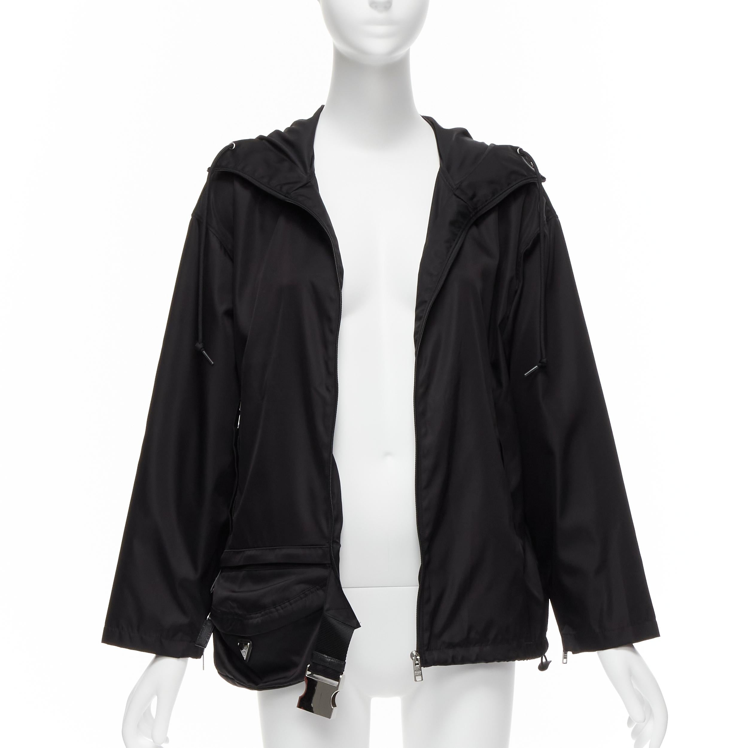 Nero Prada 2019 giacca a vento con cappuccio in nylon nero con logo a triangolo IT36 XS in vendita