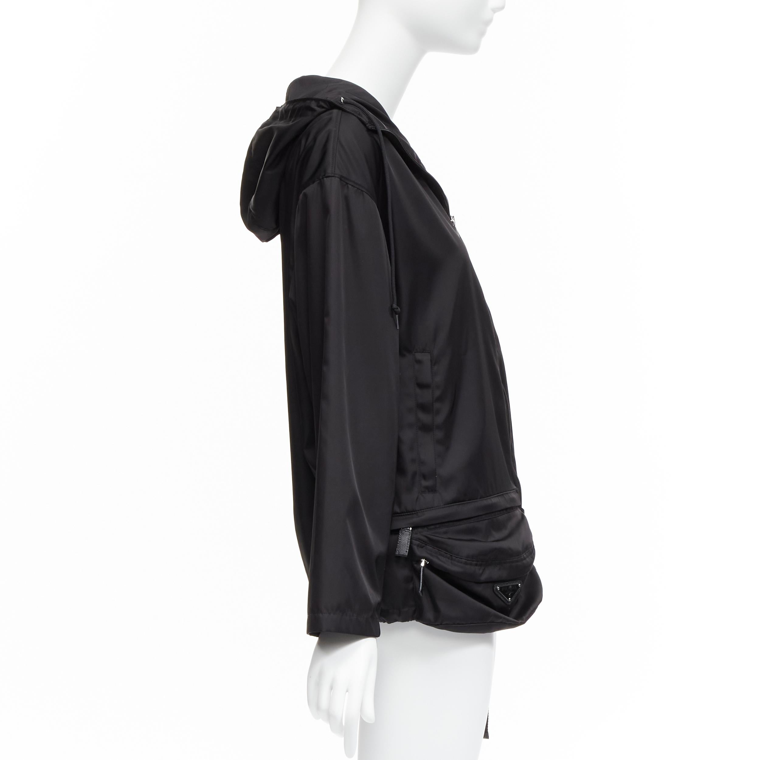 Donna Prada 2019 giacca a vento con cappuccio in nylon nero con logo a triangolo IT36 XS in vendita