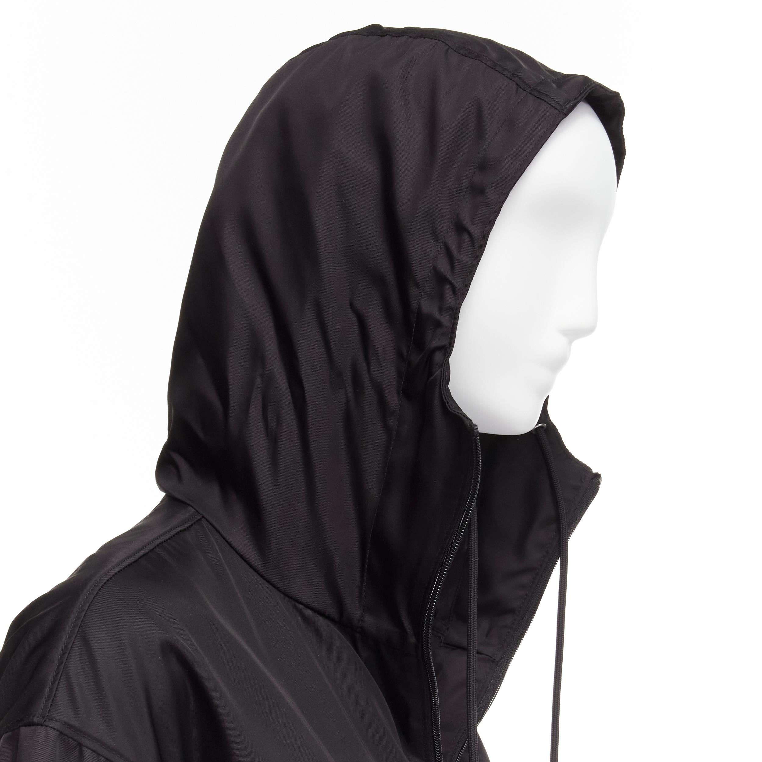 Prada 2019 giacca a vento con cappuccio in nylon nero con logo a triangolo IT36 XS in vendita 4