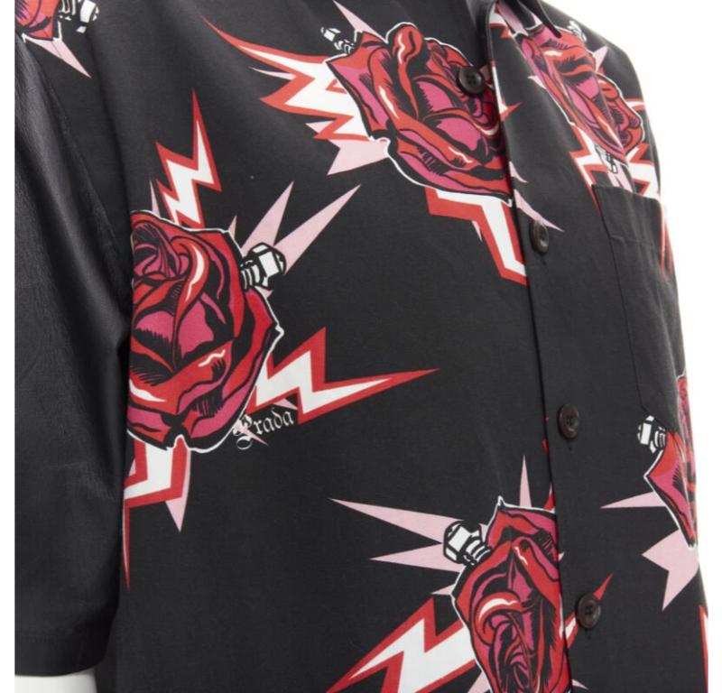 PRADA 2019 black red Rose Bolt cotton leather boxy bowling shirt EU48 M
Reference: TGAS/C00908
Brand: Prada
Designer: Miuccia Prada
Collection: 2019 Universal Studios Frankenstein - Runway
Material: Cotton, Leather
Color: Black, Red
Pattern: