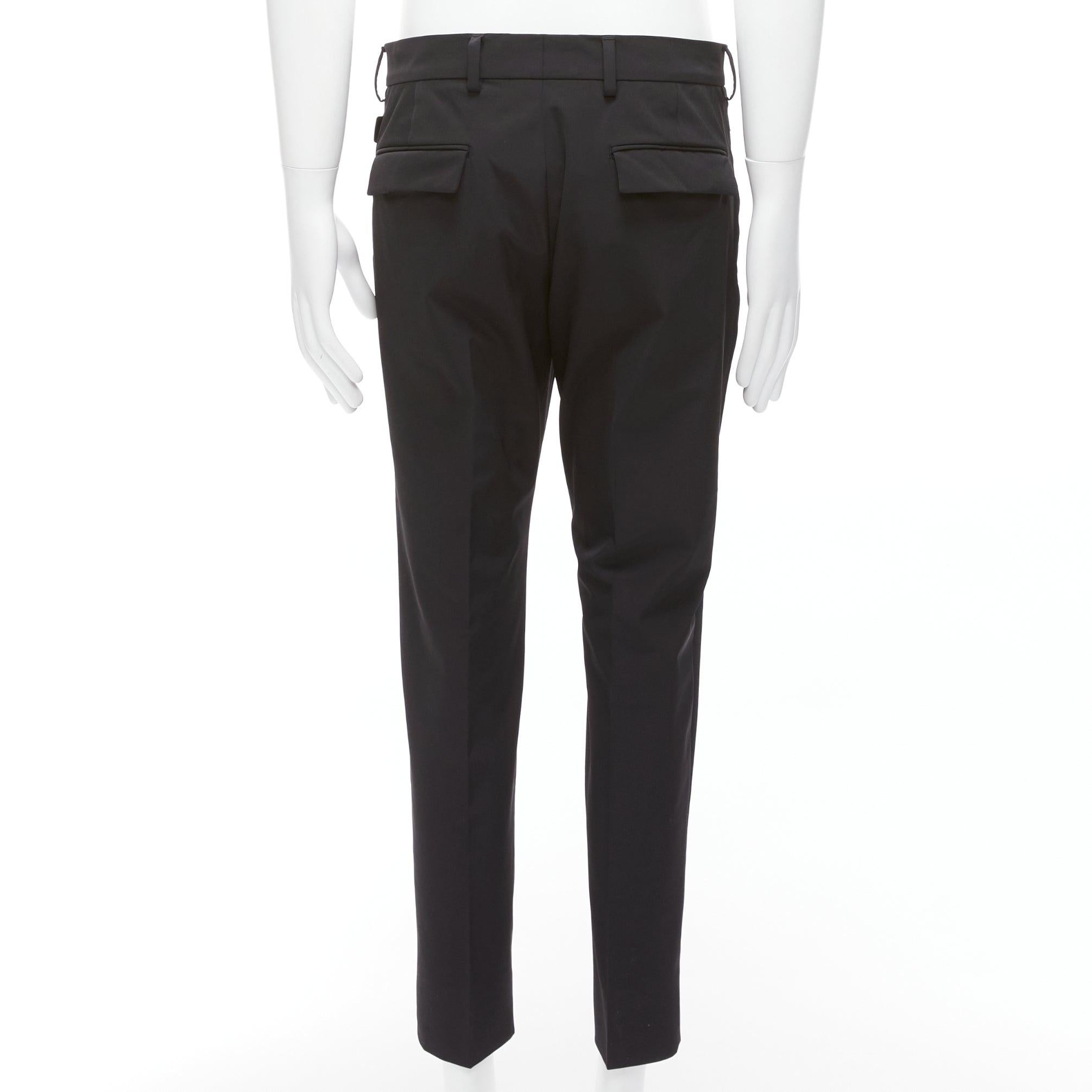 PRADA 2019 noir technique poche zippée à rabat au dos pantalon cropped fuselé IT48 M en vente 1