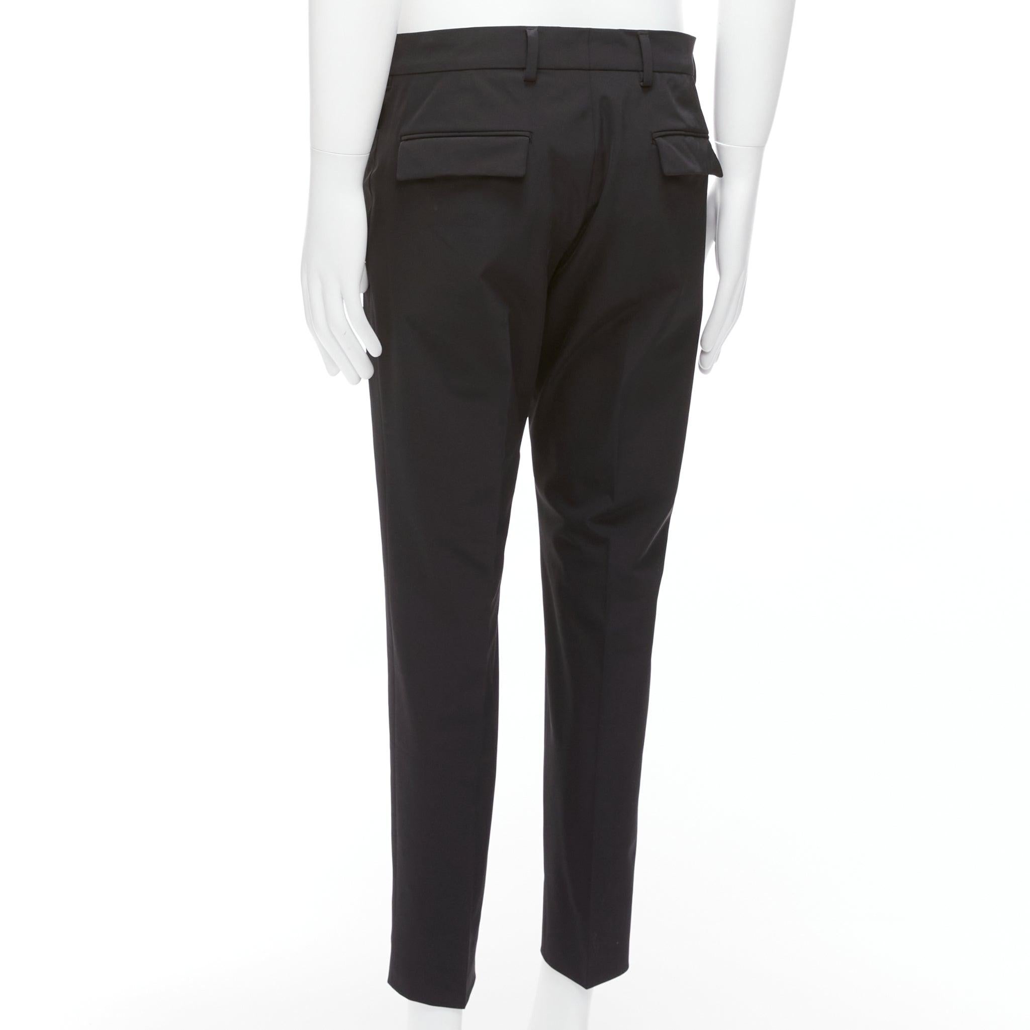 PRADA 2019 noir technique poche zippée à rabat au dos pantalon cropped fuselé IT48 M en vente 2