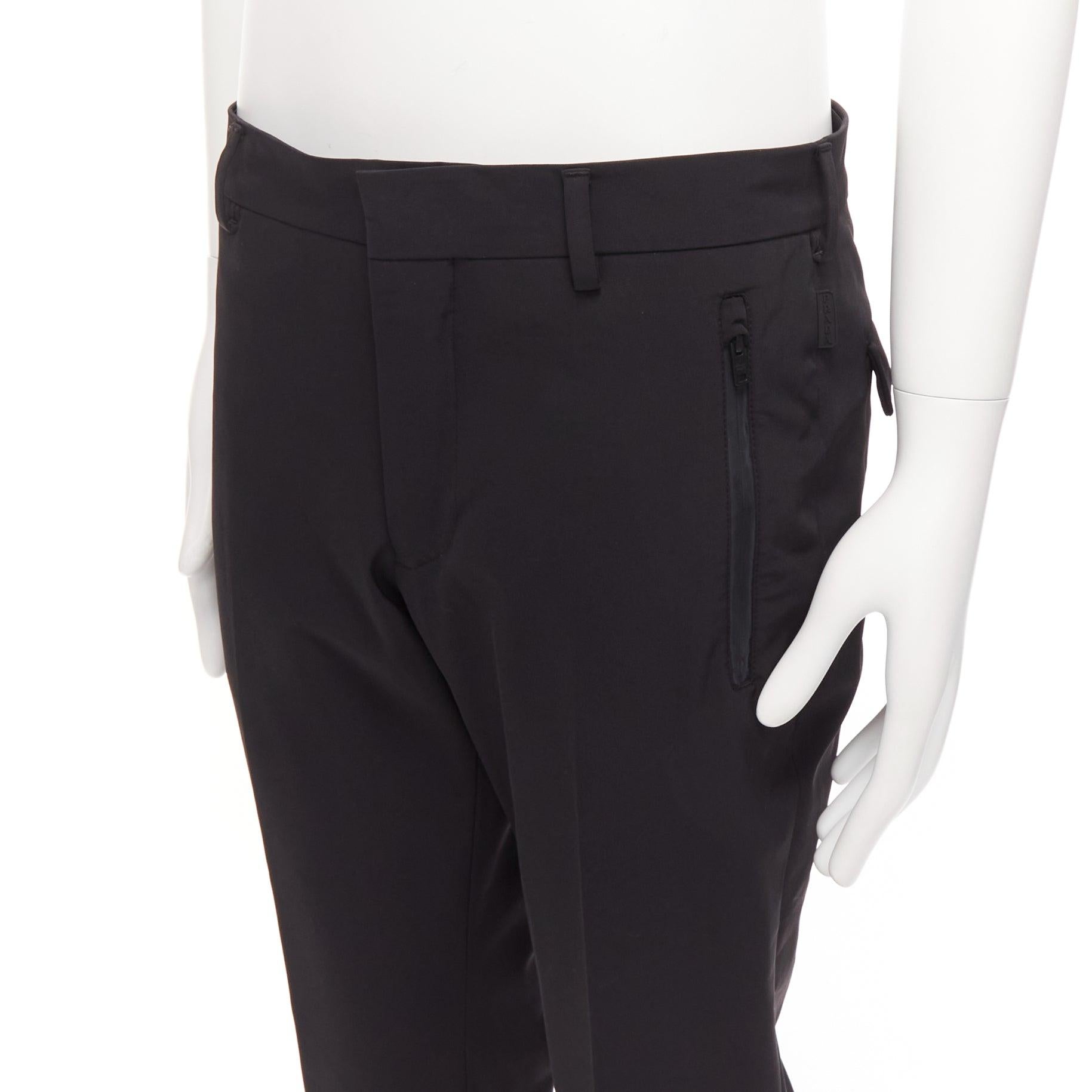 PRADA 2019 noir technique poche zippée à rabat au dos pantalon cropped fuselé IT48 M en vente 3