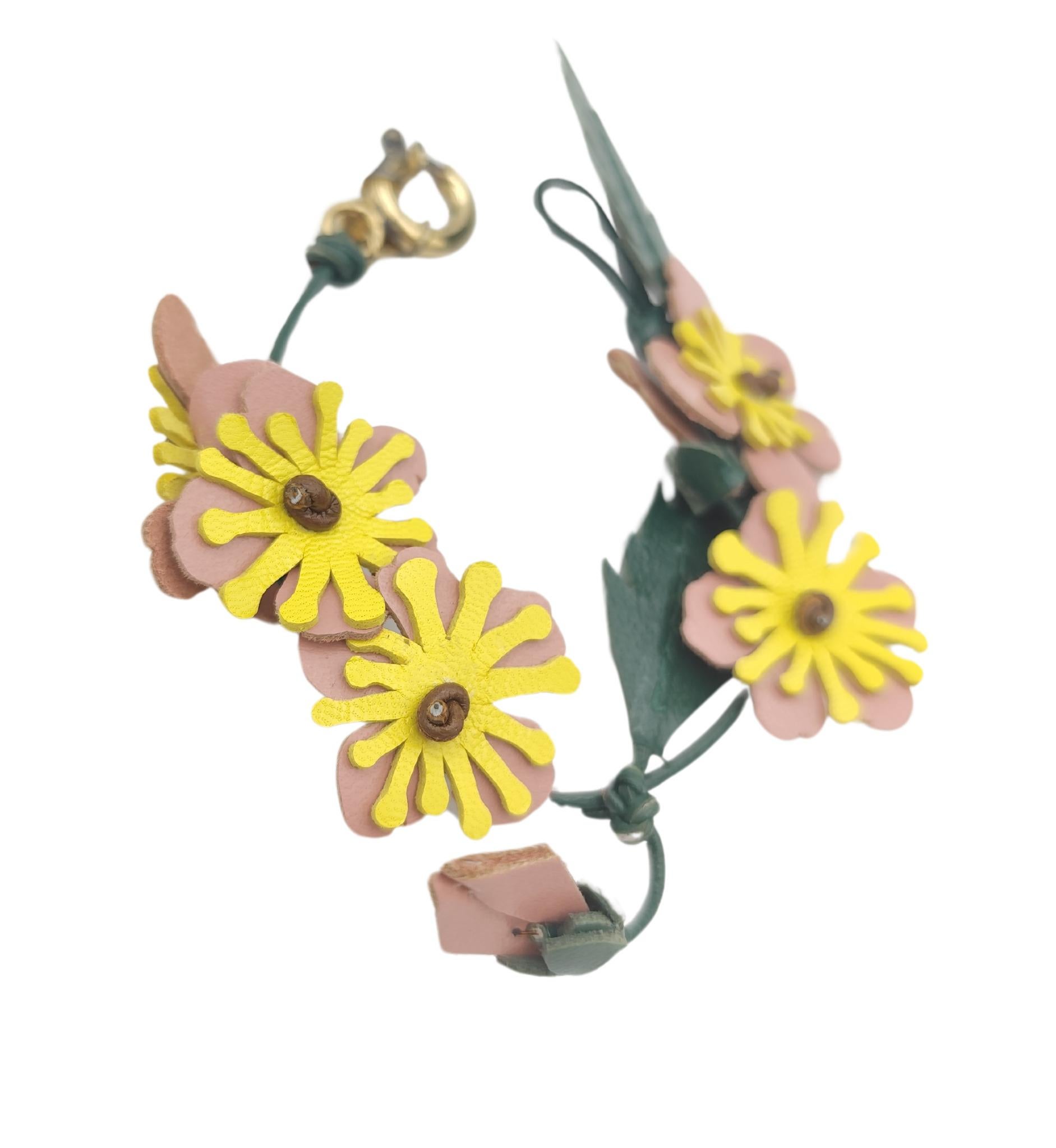Marrone Bracciale a fiori in pelle Prada 2019 in vendita