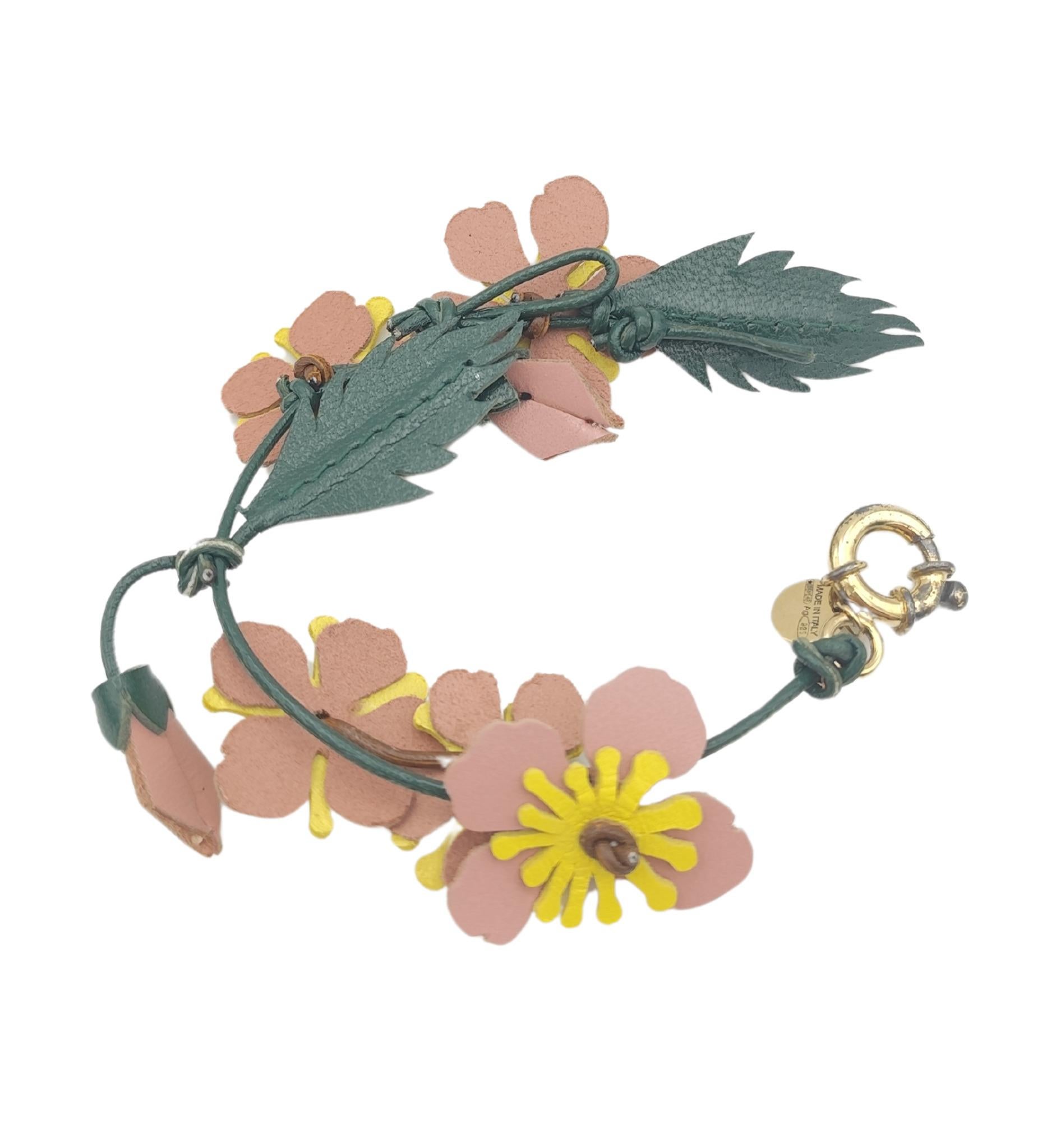 Bracciale a fiori in pelle Prada 2019 In condizioni buone in vendita a Milano, IT