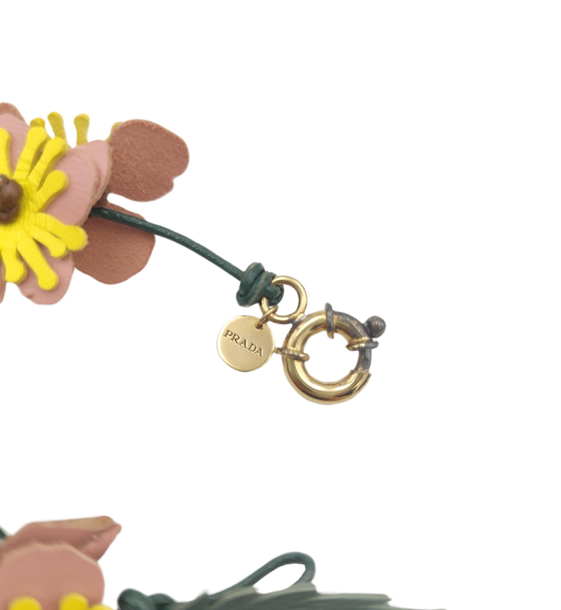 Bracciale a fiori in pelle Prada 2019 in vendita 1