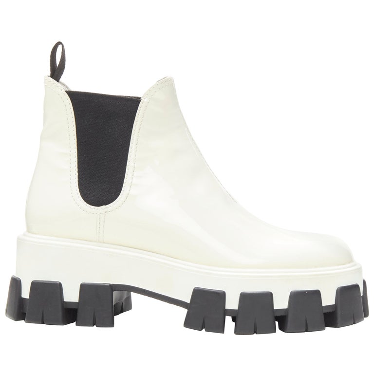 PRADA 2019 Monolith Weißer patentierter Stiefelettenstiefel mit