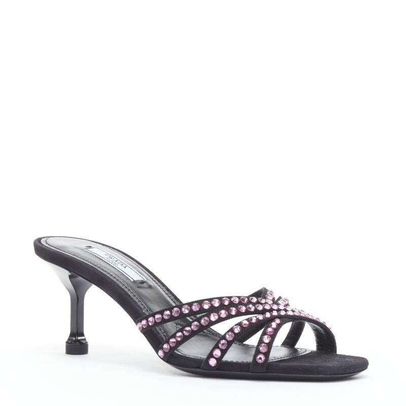 PRADA 2019 rosa cristallo strass strappy open toe tacco medio sandalo EU36
Riferimento: TGAS/B01302
Marchio: Prada
Stilista: Miuccia Prada
Materiale: Seta
Colore: rosa
Modello: Tinta unita
Fodera:  Pelle
Dettagli extra: Cinghie incrostate di