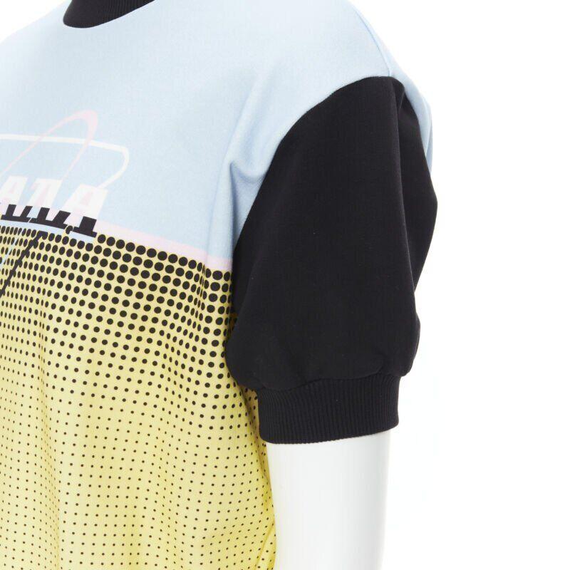 Pull à manches courtes PRADA 2020 imprimé logo ovale coloré M en vente 3