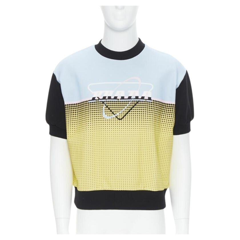 Pull à manches courtes PRADA 2020 imprimé logo ovale coloré M en vente