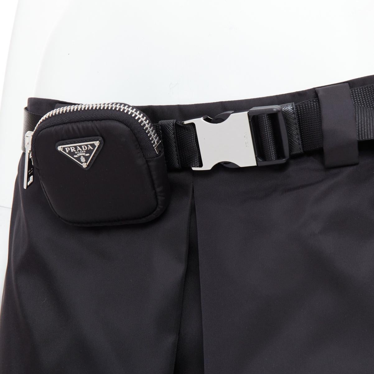 PRADA 2020 Re-nylon black silver triangle logo buckle belt mini skirt IT44 L
Reference: KNLM/A00332
Brand: Prada
Designer: Miuccia Prada
Collection: 2020 Re-nylon
Material: Nylon
Color: Black, Silver
Pattern: Solid
Closure: Belt
Lining: Black