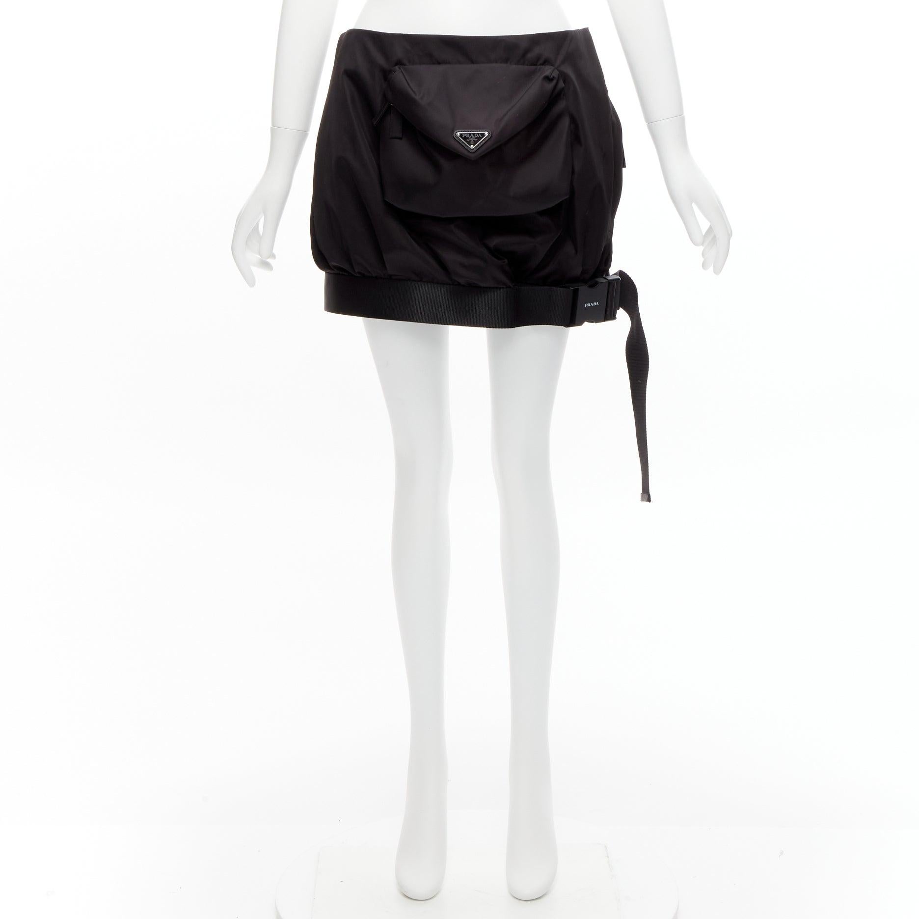 PRADA 2020 Re Nylon black triangle logo front pocket buckle bubble skirt IT38 XS For Sale 5
