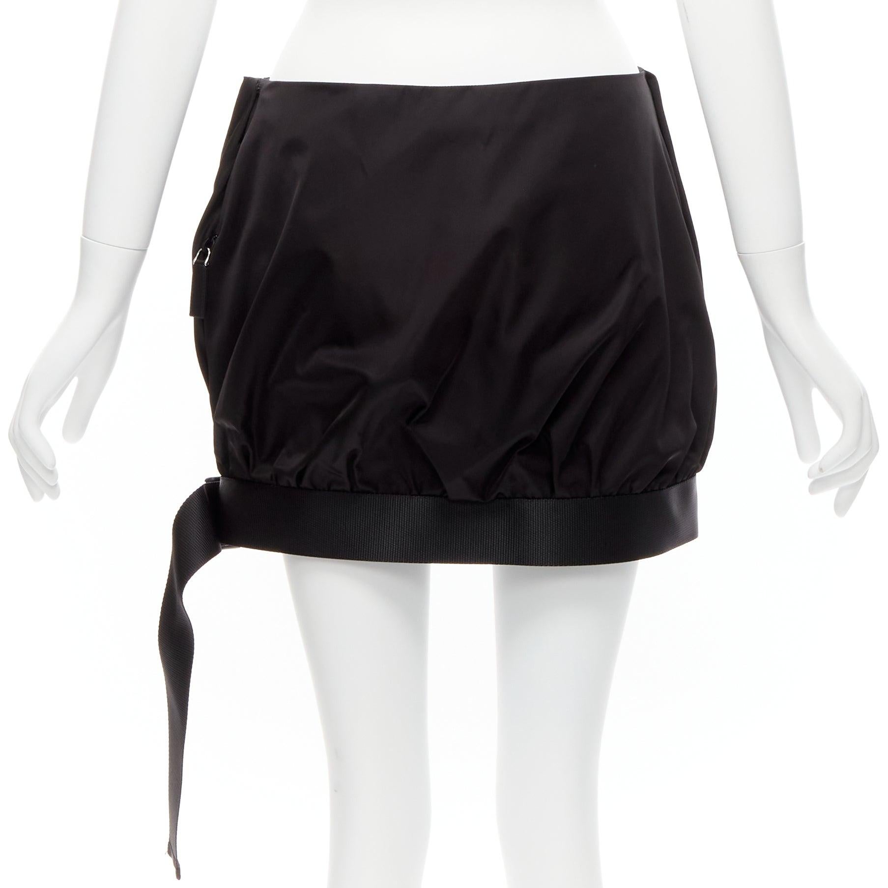 Women's PRADA 2020 Re Nylon black triangle logo front pocket buckle bubble skirt IT38 XS For Sale