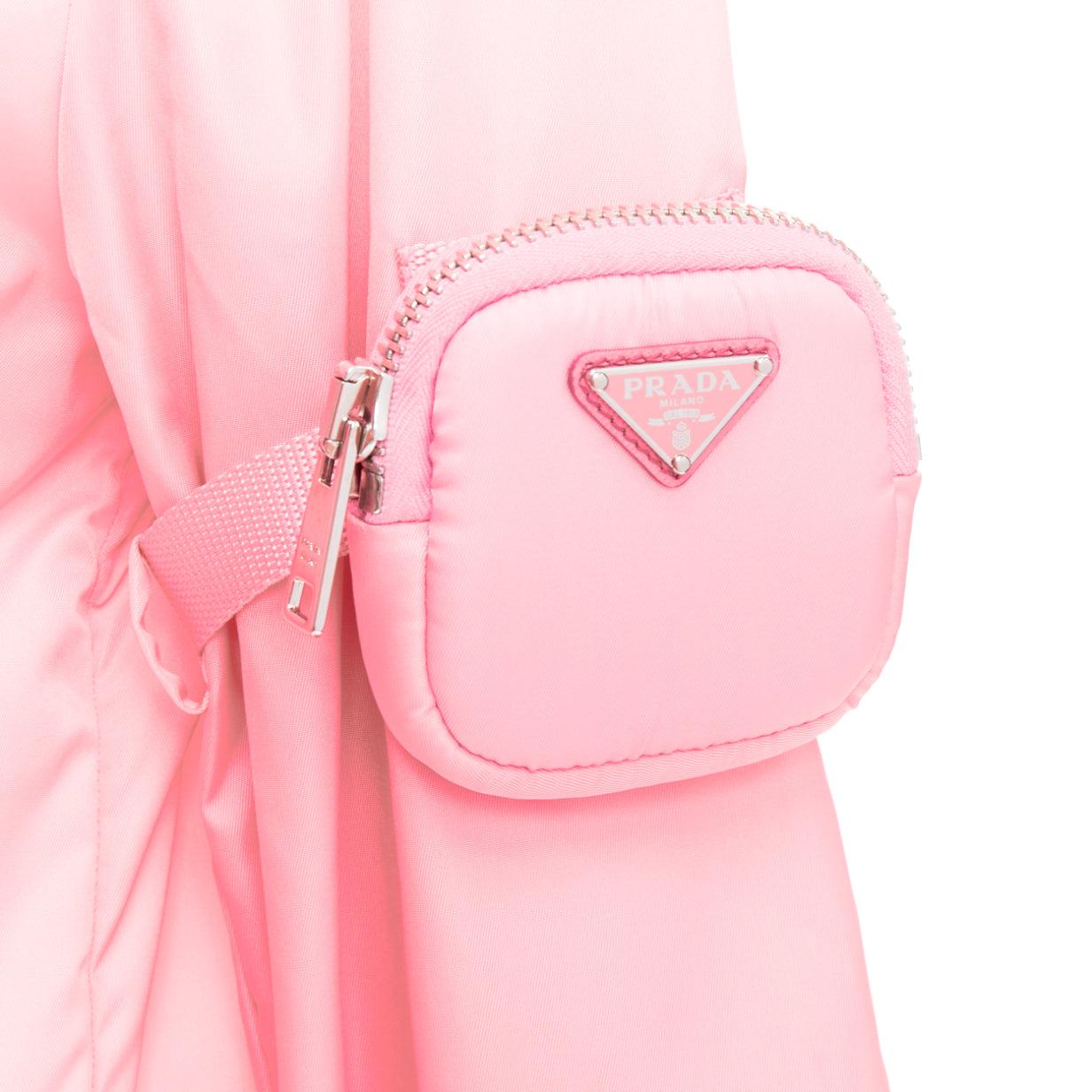 PRADA 2020 Re-Nylon pink nylon logo triangle pouch crop anorak IT38 XS
Reference: Gegg/a00066
Brand: Prada
Designer: Miuccia Prada
Collection: 2020 Re-Nylon
Material: Nylon
Color: Pink
Pattern: Solid
Closure: Zip
Lining: Pink Fabric
Extra Details: